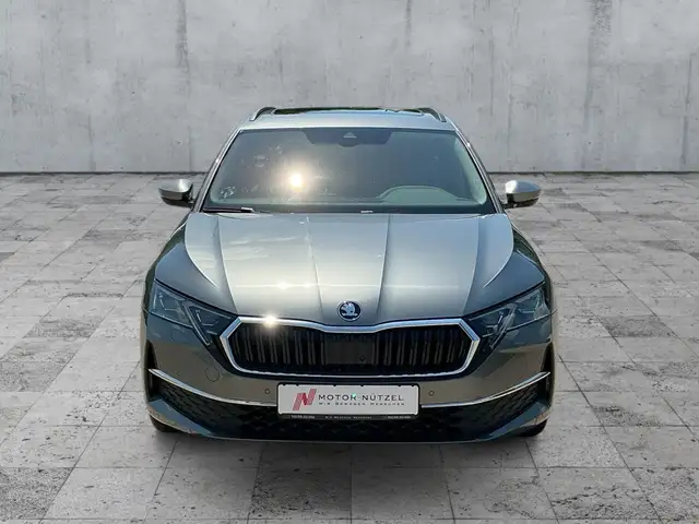 Skoda Octavia view 2