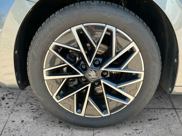Skoda Octavia view 7