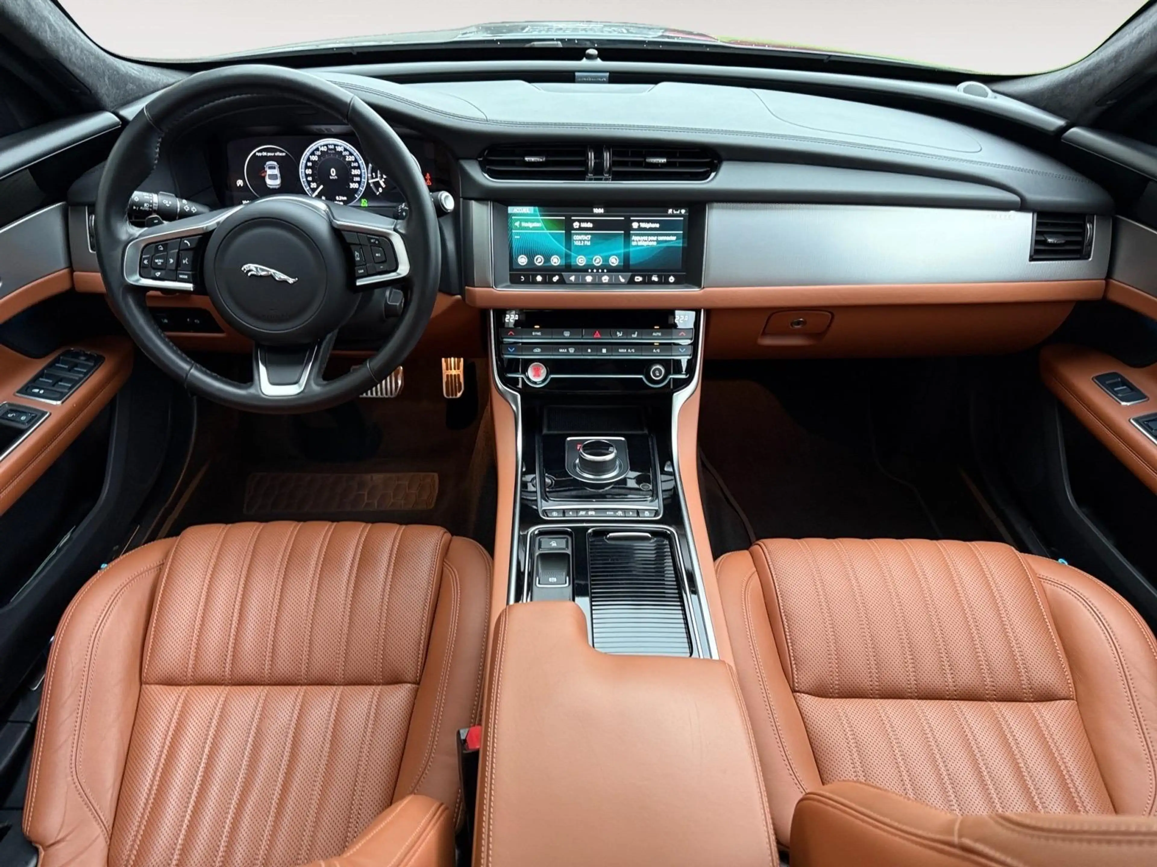 Jaguar XF Portfolio — photo 12