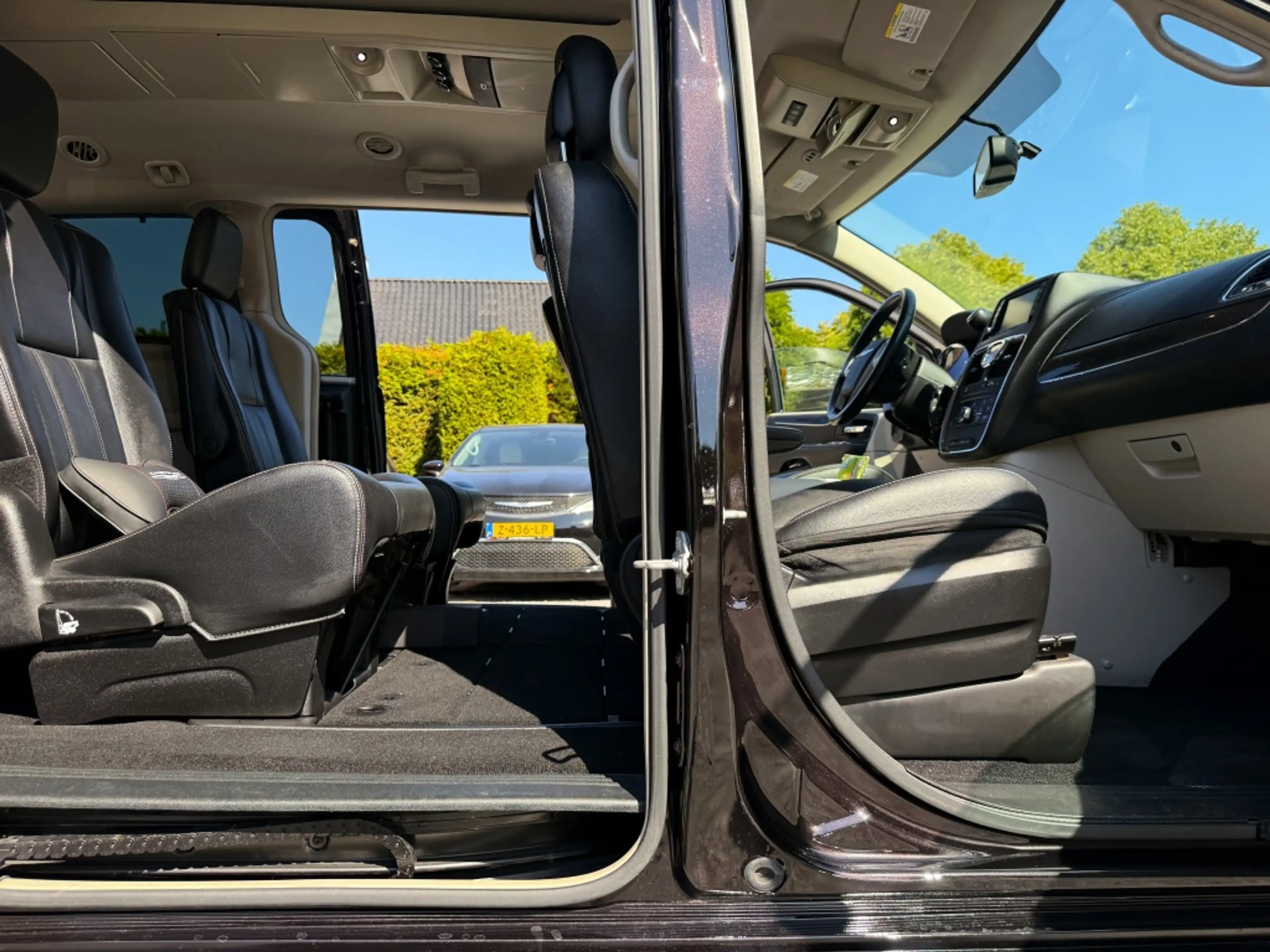 Chrysler Grand Voyager 3.6 V6 LIMITED-S EMINENCE-BLACK STOW&GO 2xTV/DVD/ — photo 14