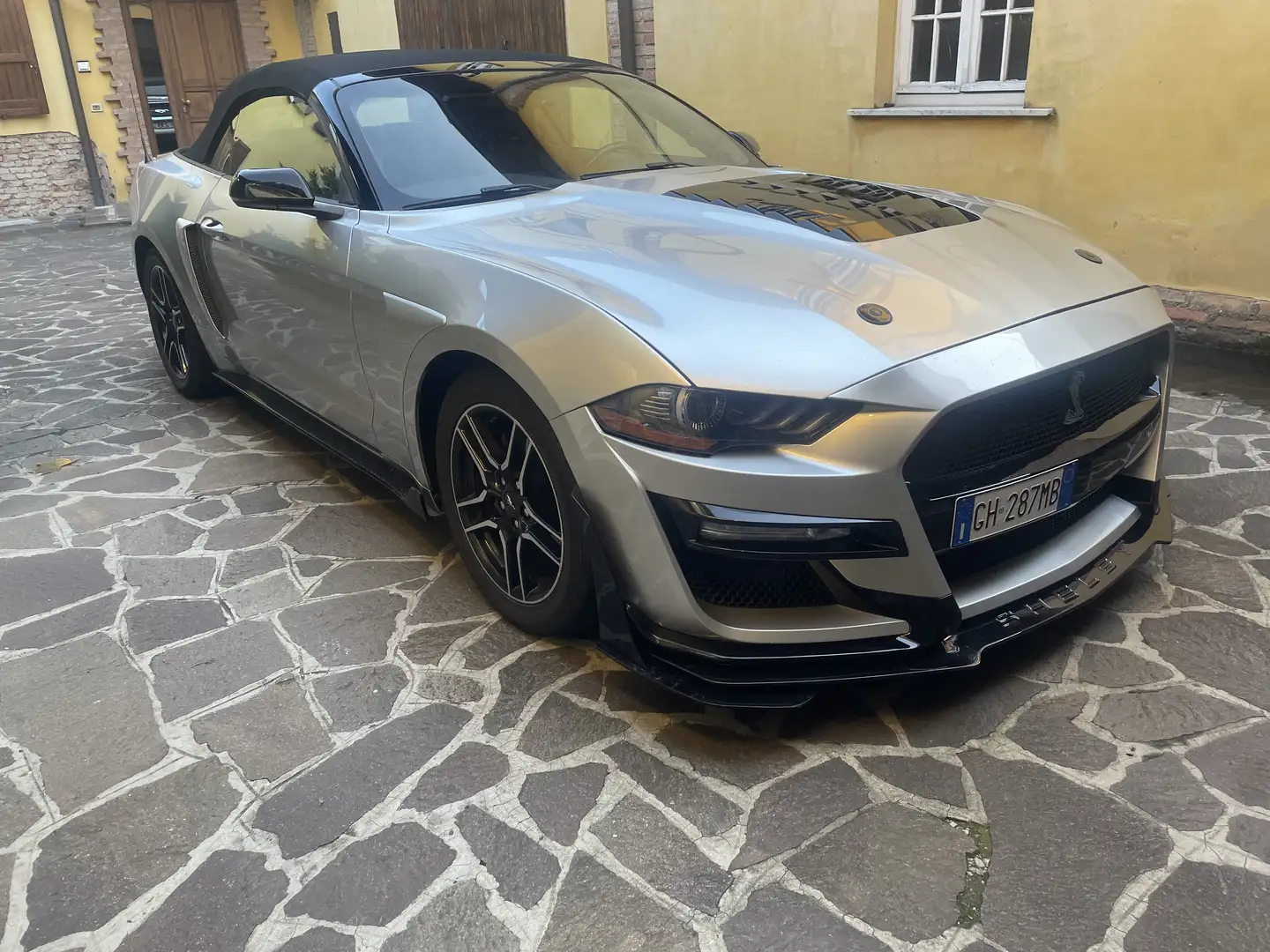 Ford Mustang Cabrio 2.3  317cv kit Shelby GT500 Argento - 2