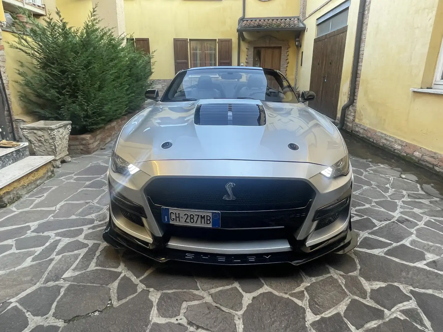 Ford Mustang Cabrio 2.3  317cv kit Shelby GT500 Argento - 1