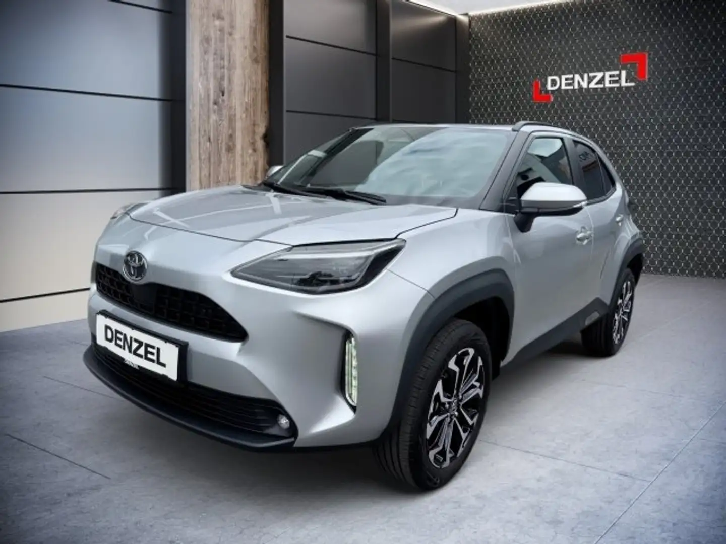 Toyota Yaris Cross Active Drive + Safety Paket Silber - 1