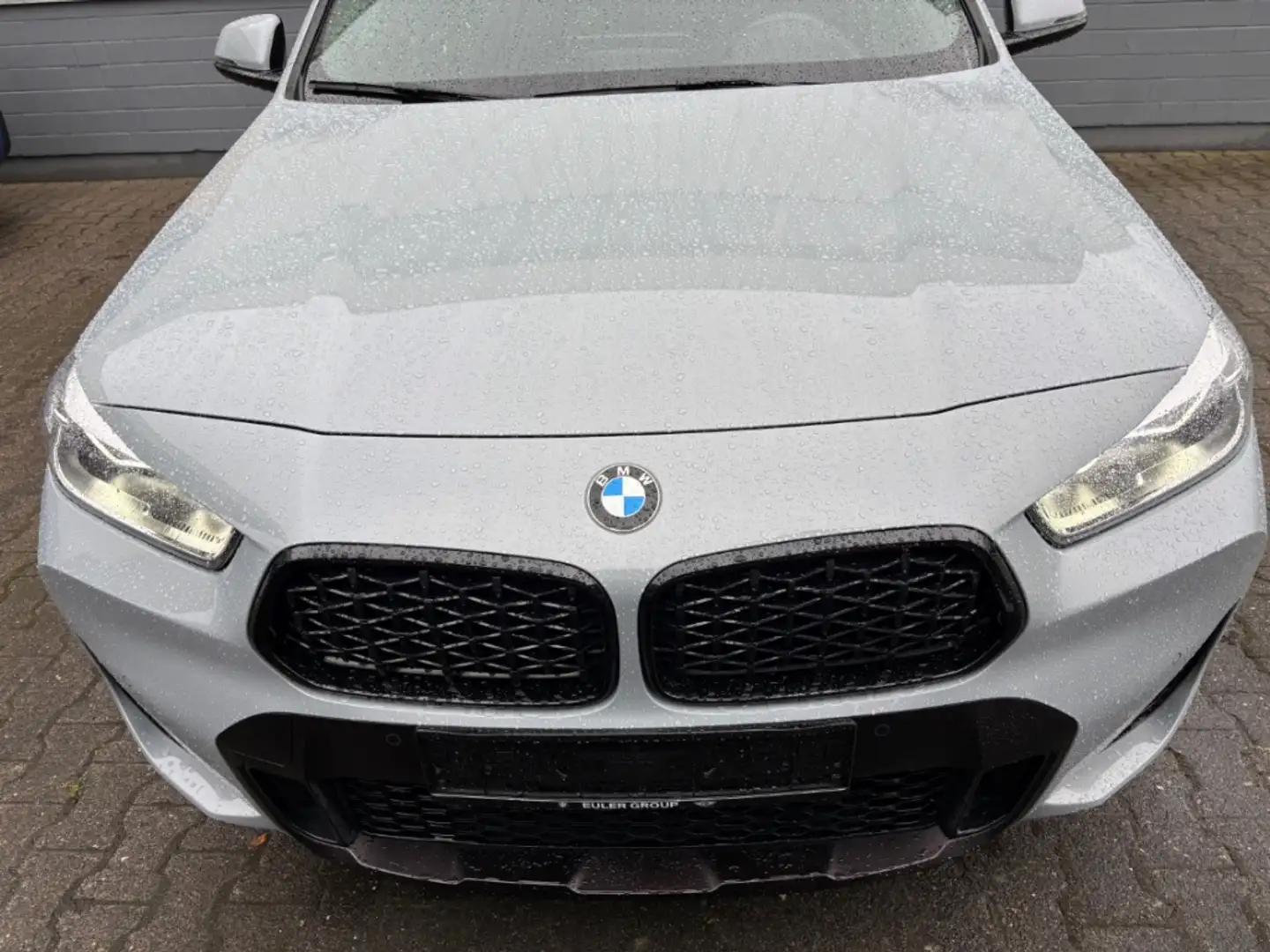 BMW X2 xDrive 25e M Sport HUD Navi Leder LED Rückfahrkame Grau - 2