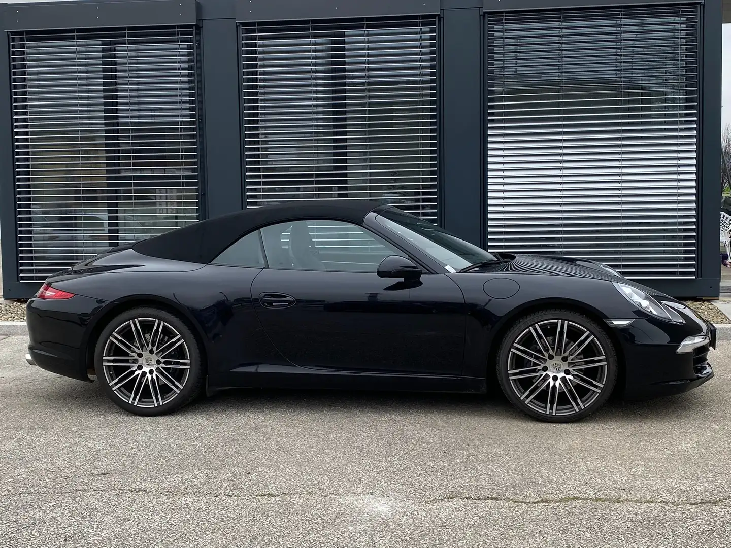 Porsche 991 Carrera Cabriolet Black Edition NEUWERTIG! Schwarz - 2