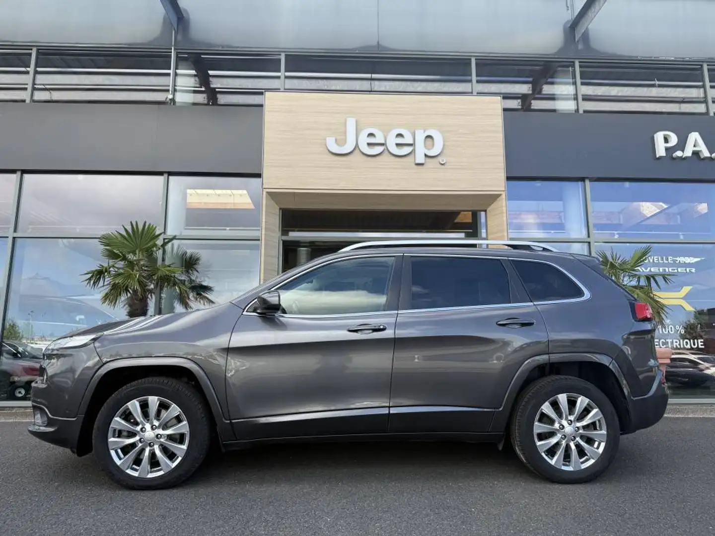 Jeep Cherokee CHEROKEE 2.2L MULTIJET S\u0026amp;S 200 ACTIVE DRI Gris - 2