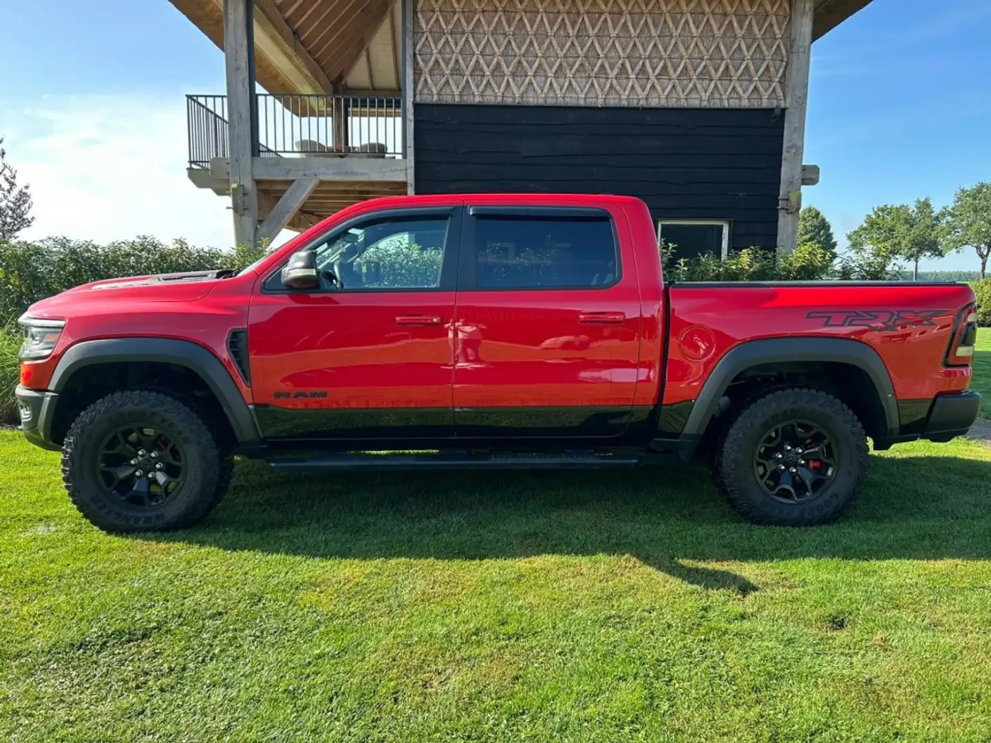 Dodge RAM 1500 TRX 6.2L Supercharged  711 PK Full Options - Rood - 2