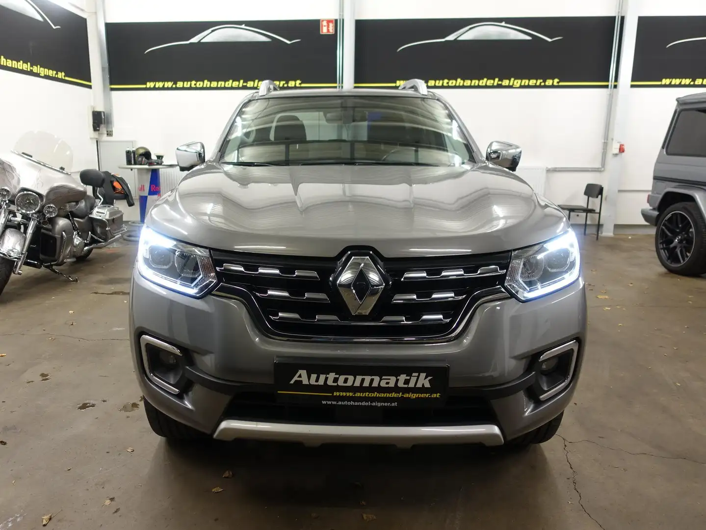 Renault Alaskan DK 4WD Intense AUTOMATIK Gris - 2