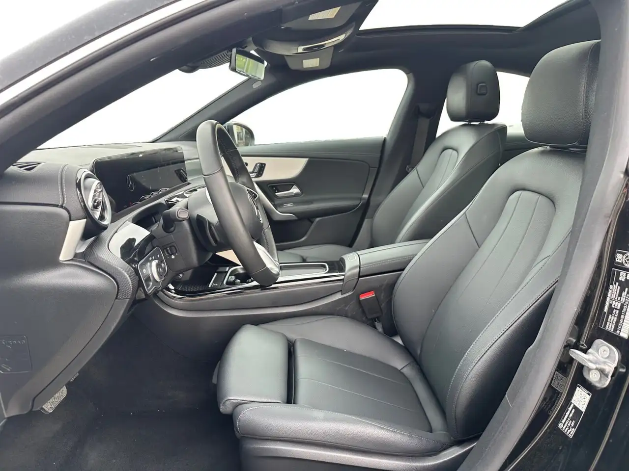 Mercedes-Benz CLA снимка Mercedes-Benz CLA