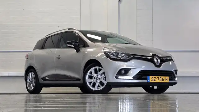 Renault Clio view 2