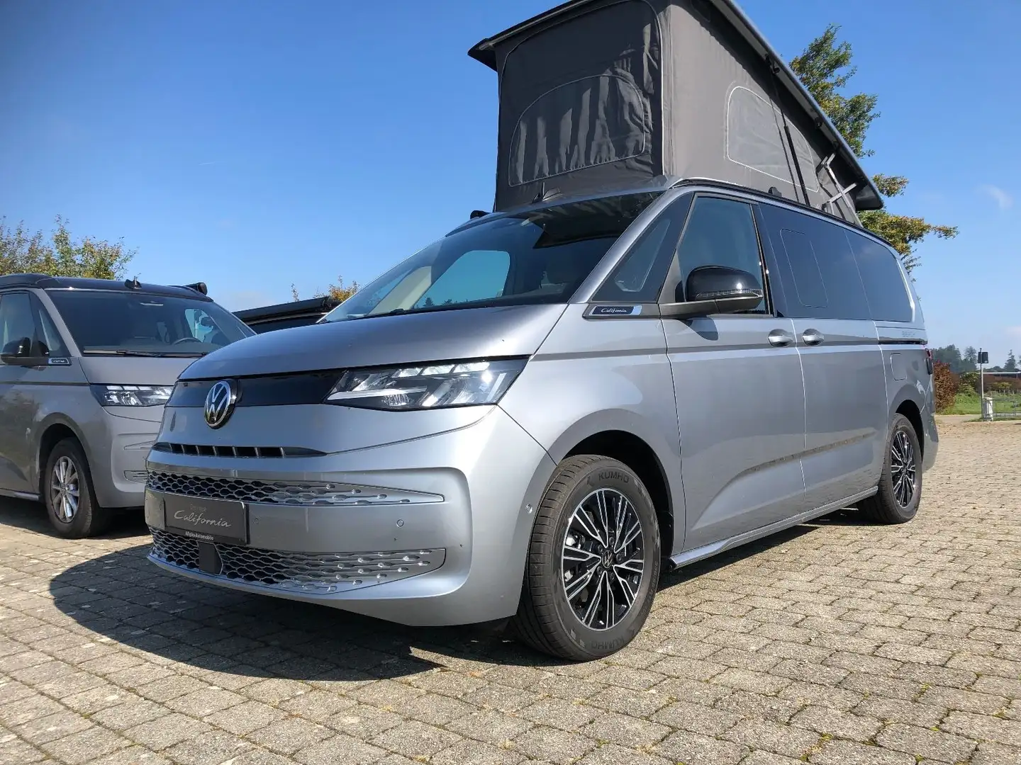 Volkswagen T7 California Beach Camper + AHK  - Lager ! Grau - 1