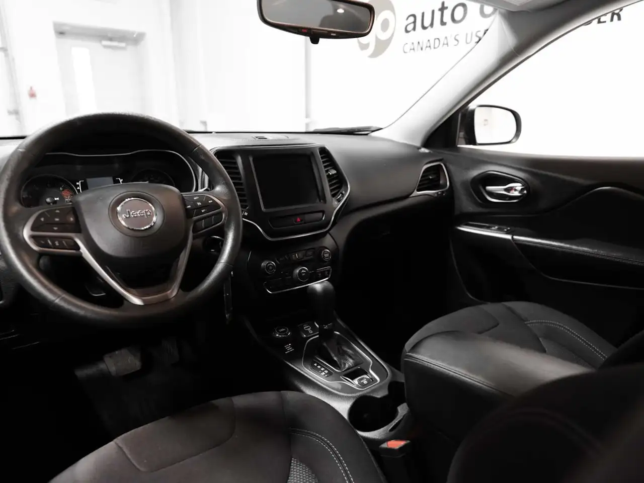 Jeep Cherokee снимка Jeep Cherokee