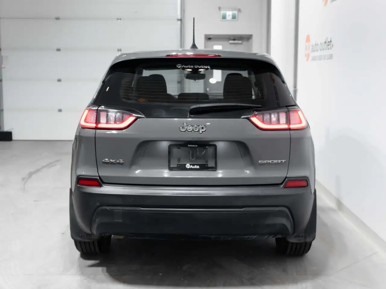 Jeep Cherokee снимка Jeep Cherokee
