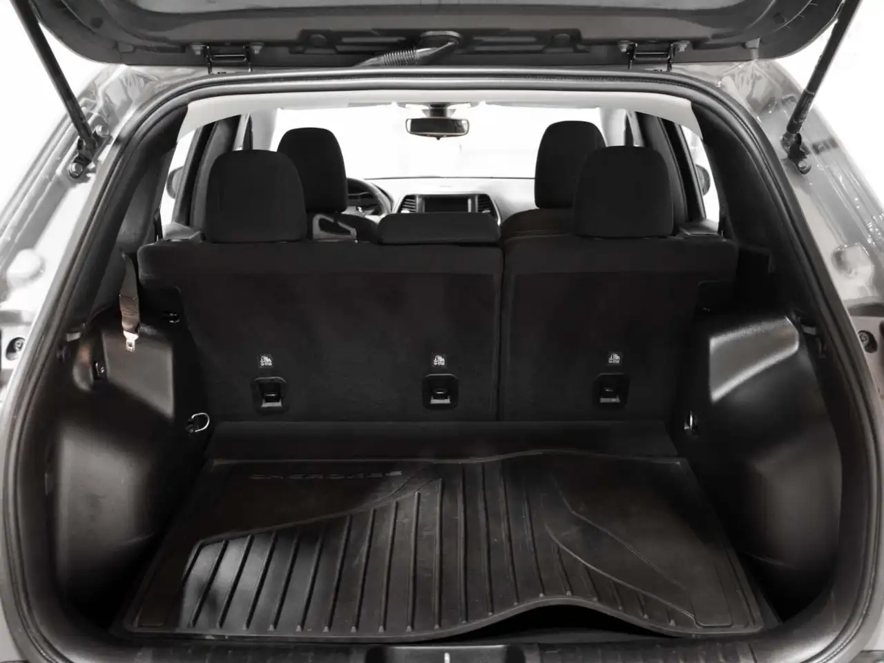 Jeep Cherokee снимка Jeep Cherokee
