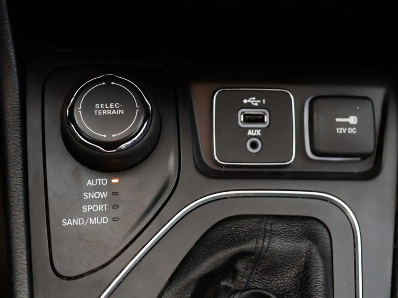 Jeep Cherokee снимка Jeep Cherokee