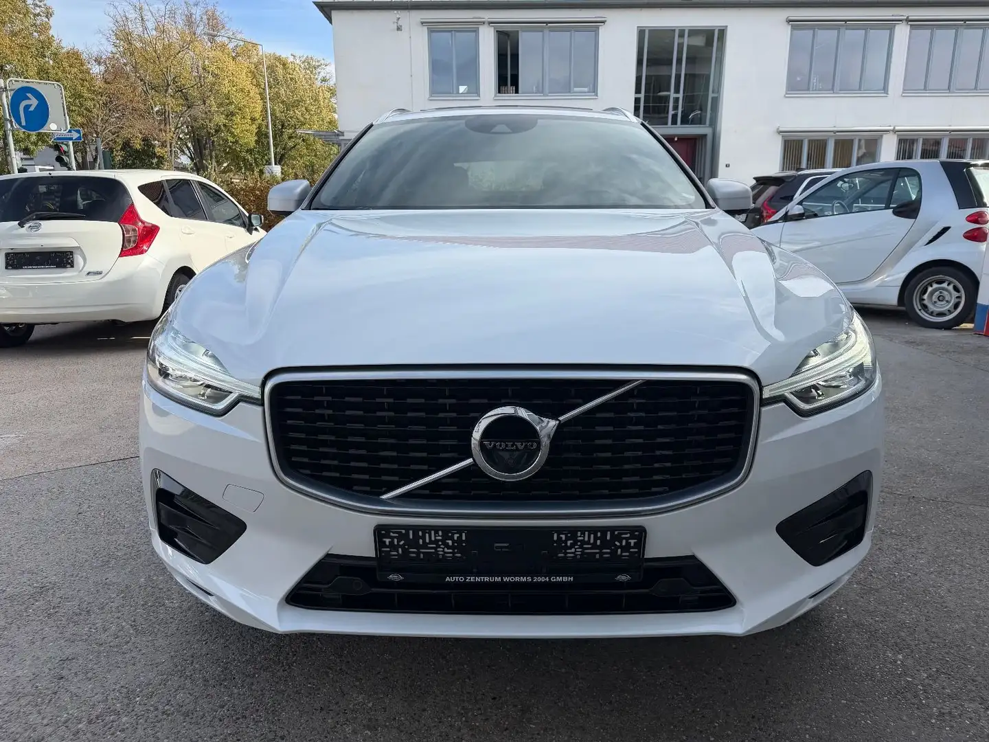 Volvo XC60 D4 R Design AWD *Pano*HUD*H&K*360°Kam* Blanc - 2