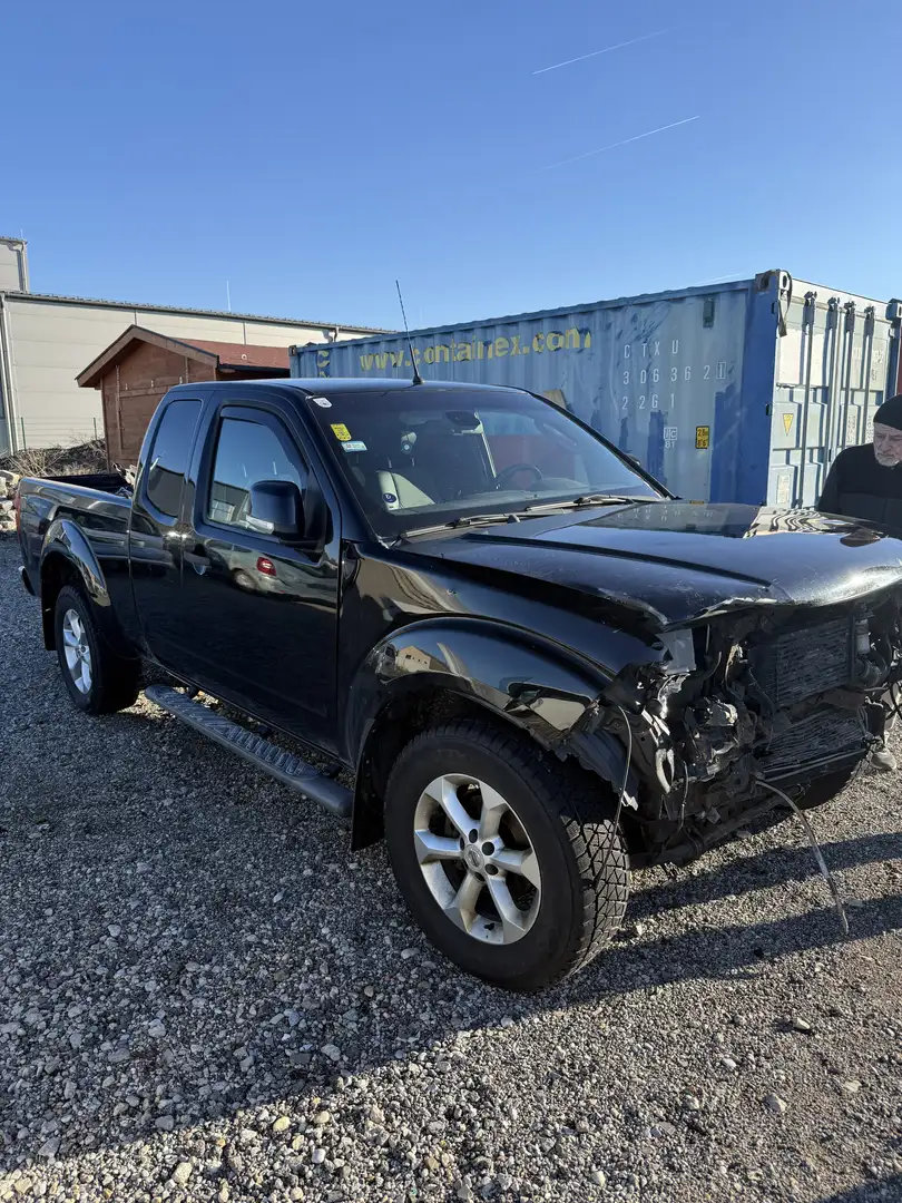 Nissan Navara Schwarz - 1