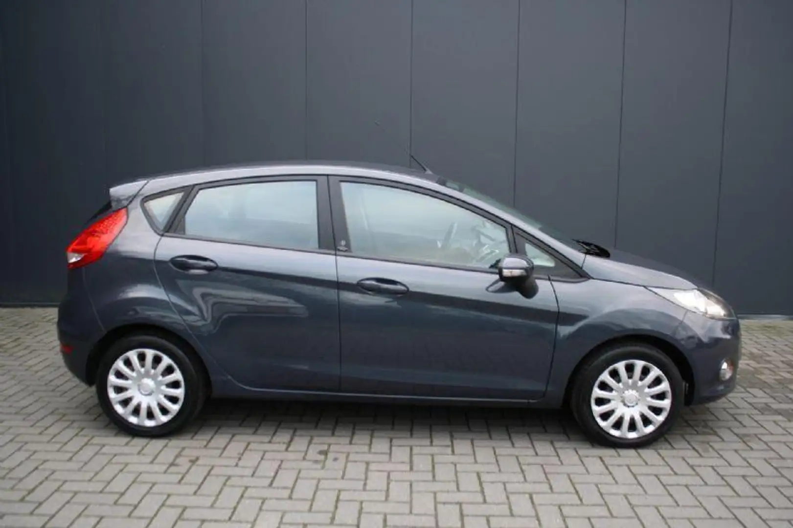 Ford Fiesta 1.25 Trend - AIRCO - 5-DEURS - APK 11-2026 Gris - 2