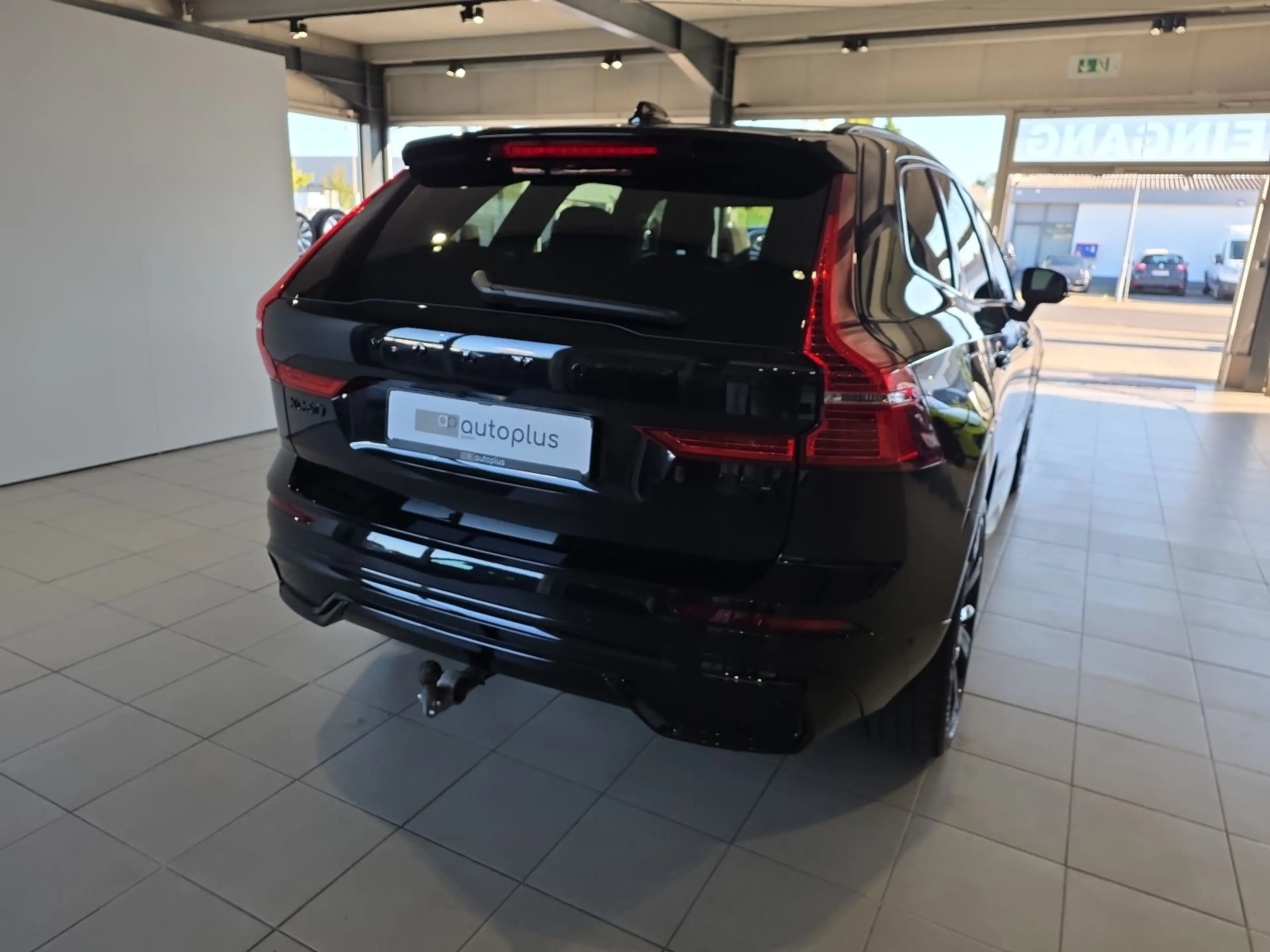 Volvo XC60 B5 Plus Black Edition AWD BLIS AHK Nappa — photo 7