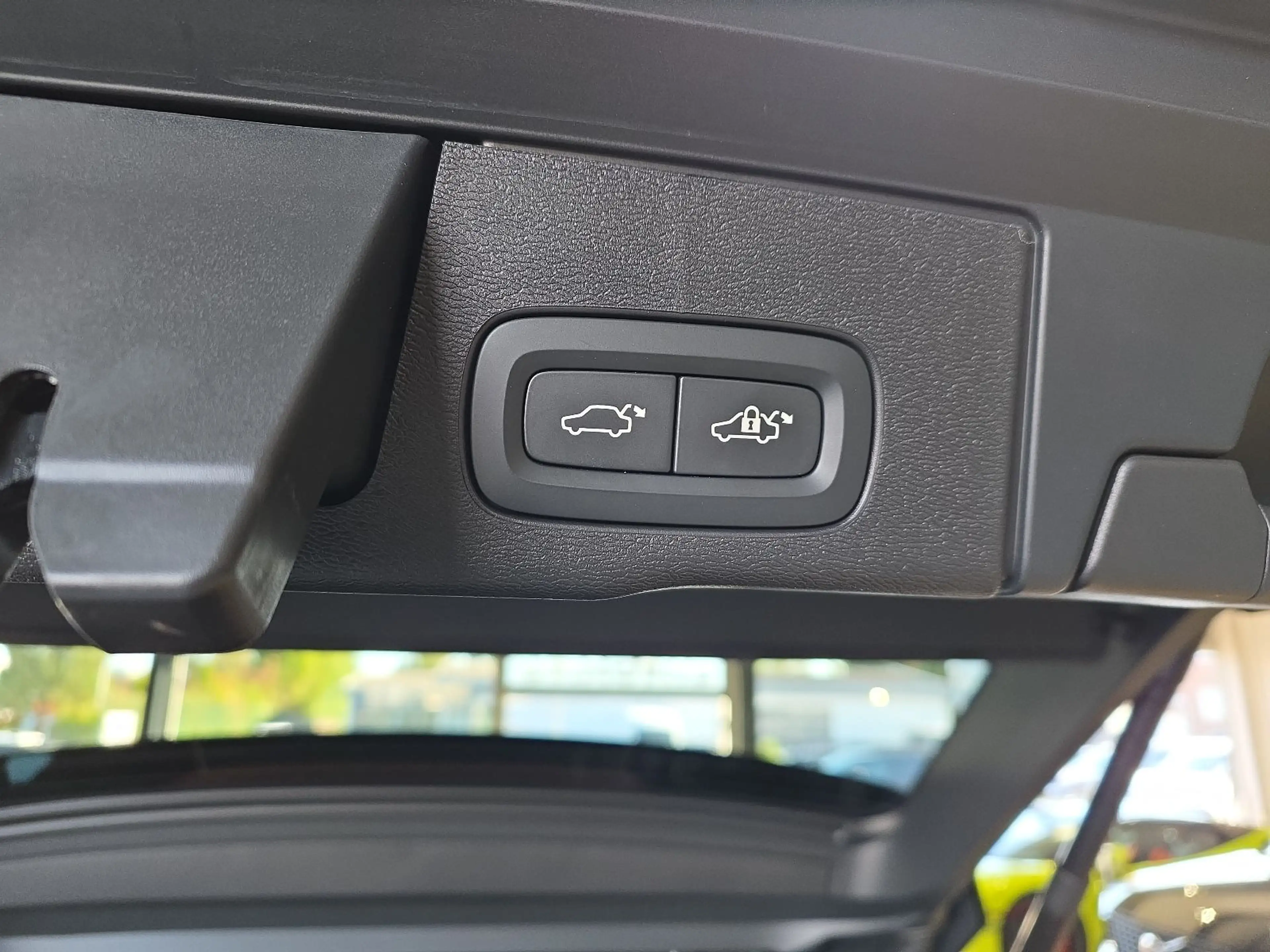 Volvo XC60 B5 Plus Black Edition AWD BLIS AHK Nappa — photo 16