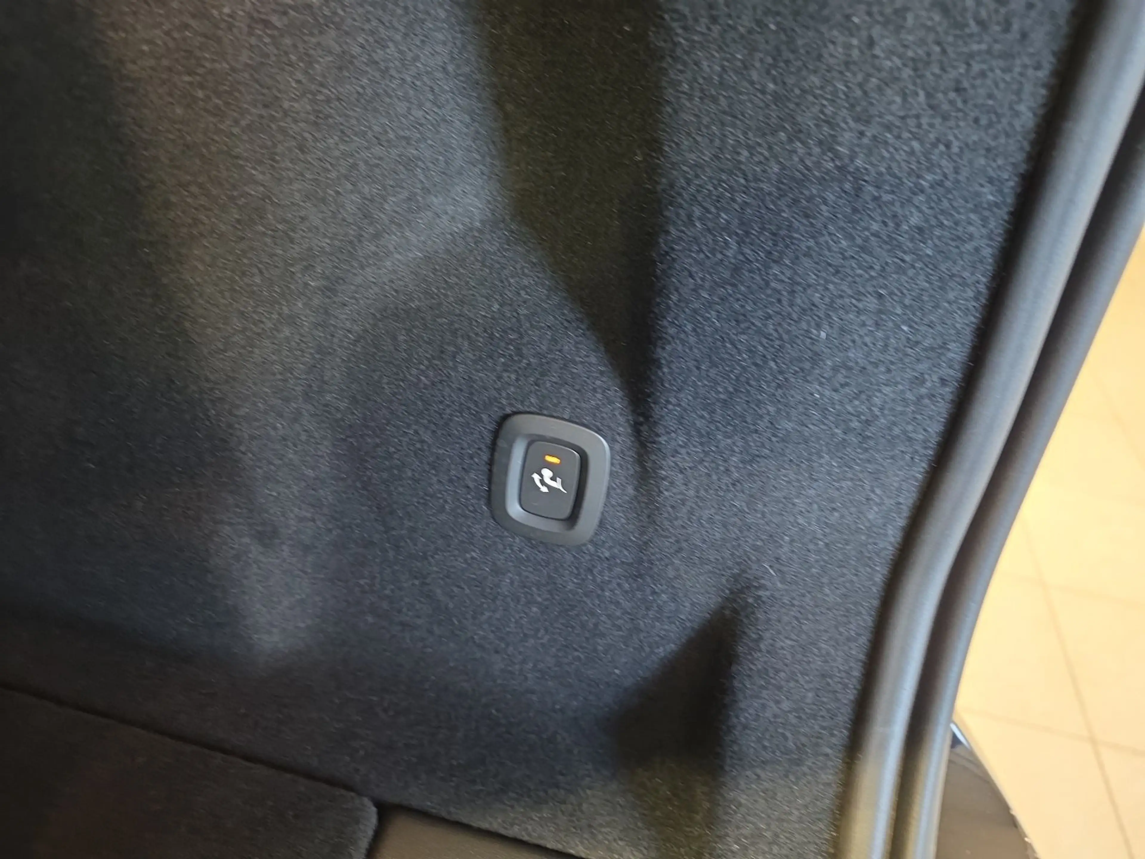 Volvo XC60 B5 Plus Black Edition AWD BLIS AHK Nappa — photo 15