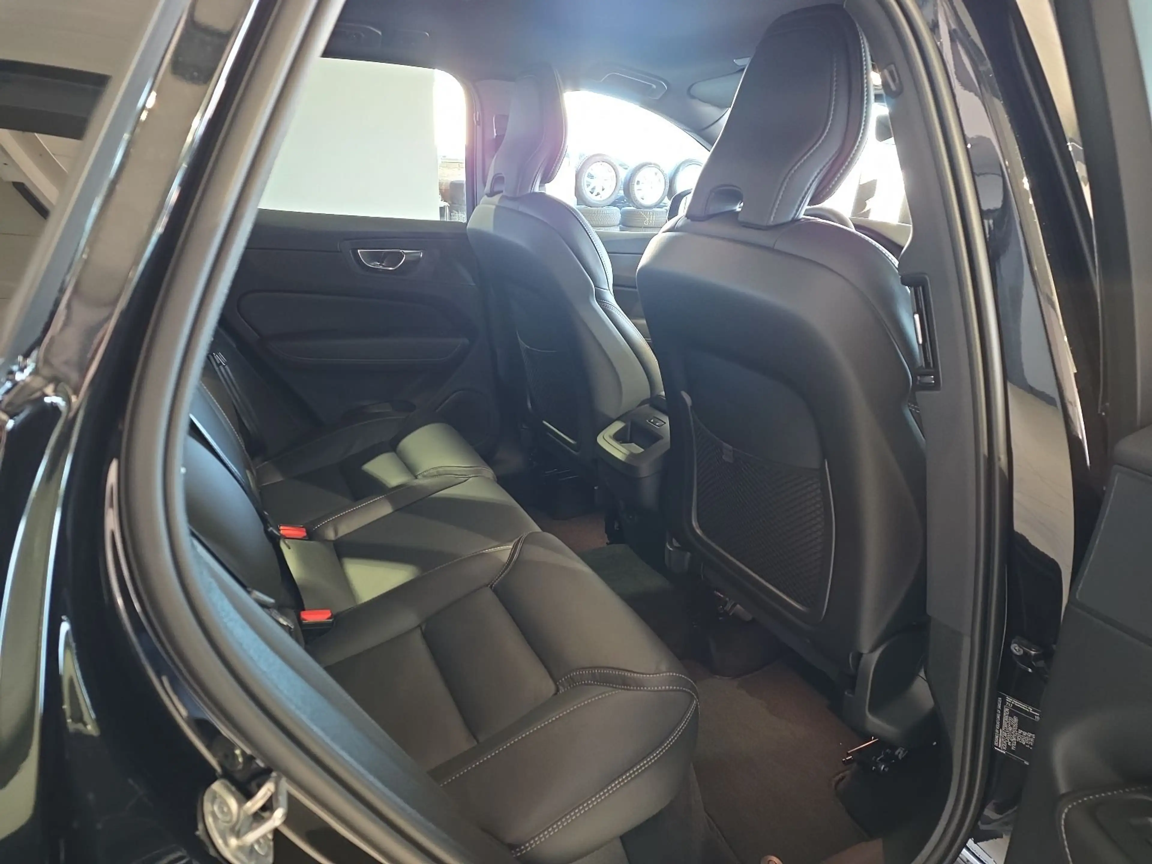 Volvo XC60 B5 Plus Black Edition AWD BLIS AHK Nappa — photo 13