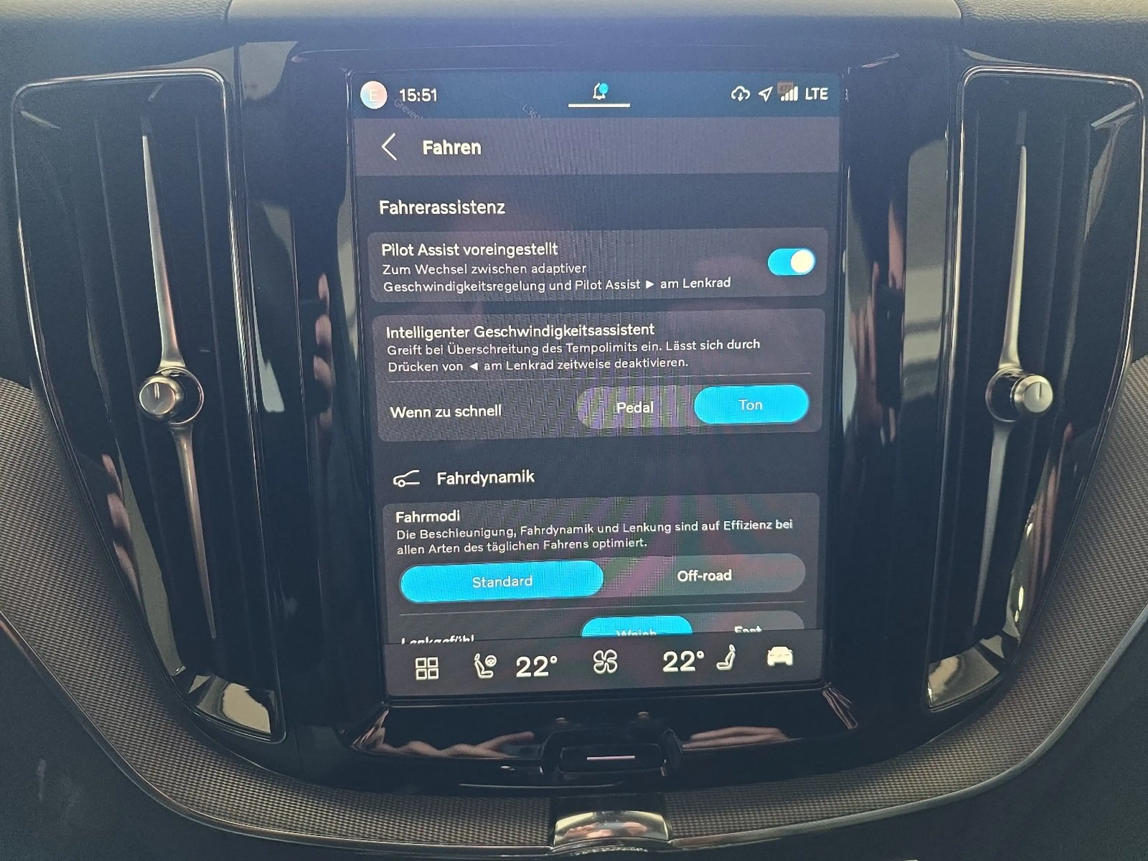 Volvo XC60 B5 Plus Black Edition AWD BLIS AHK Nappa — photo 30