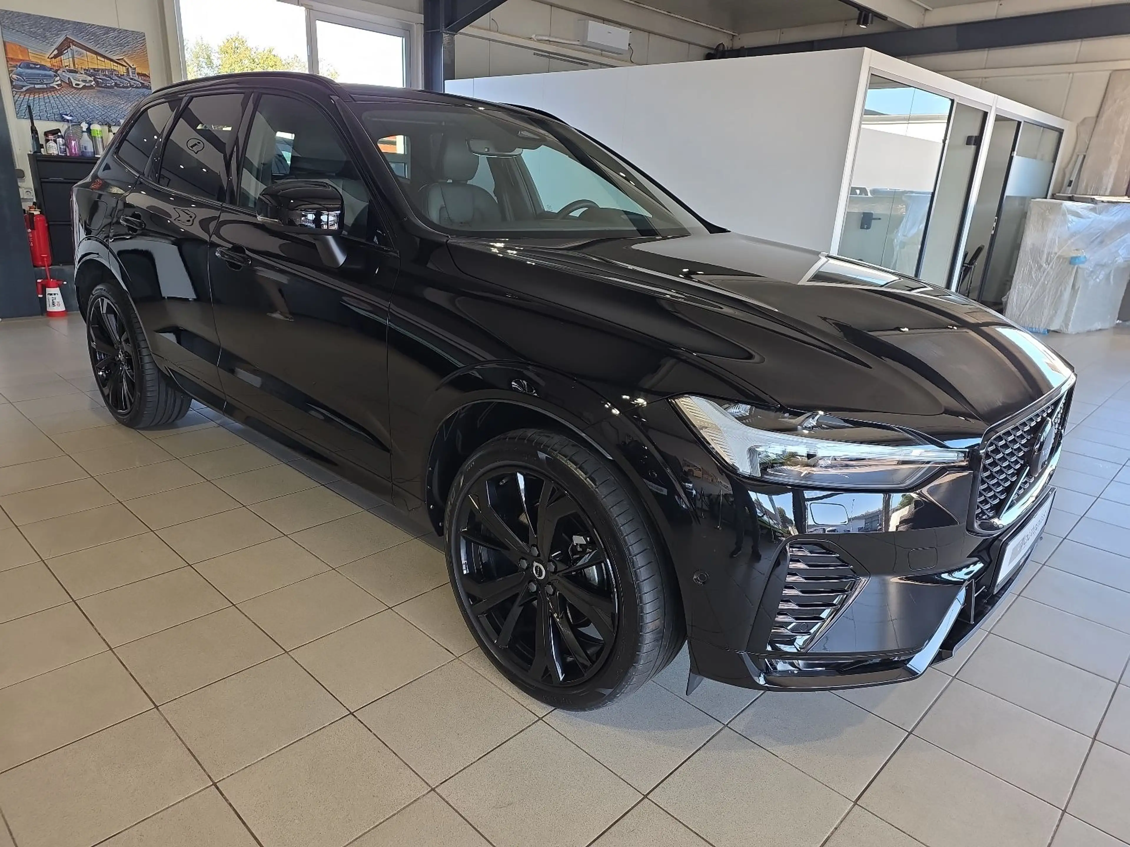 Volvo XC60 B5 Plus Black Edition AWD BLIS AHK Nappa — photo 5