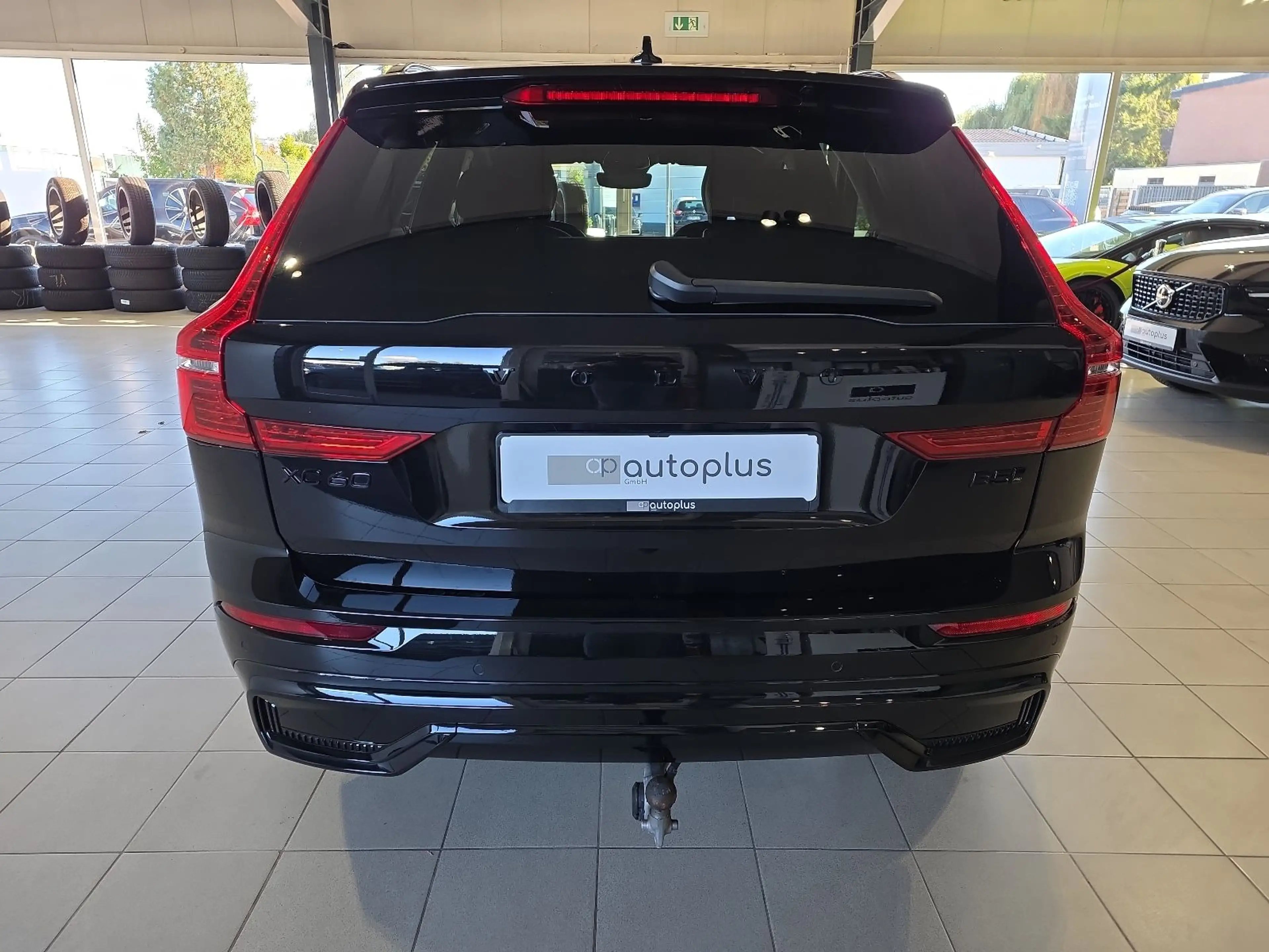 Volvo XC60 B5 Plus Black Edition AWD BLIS AHK Nappa — photo 8