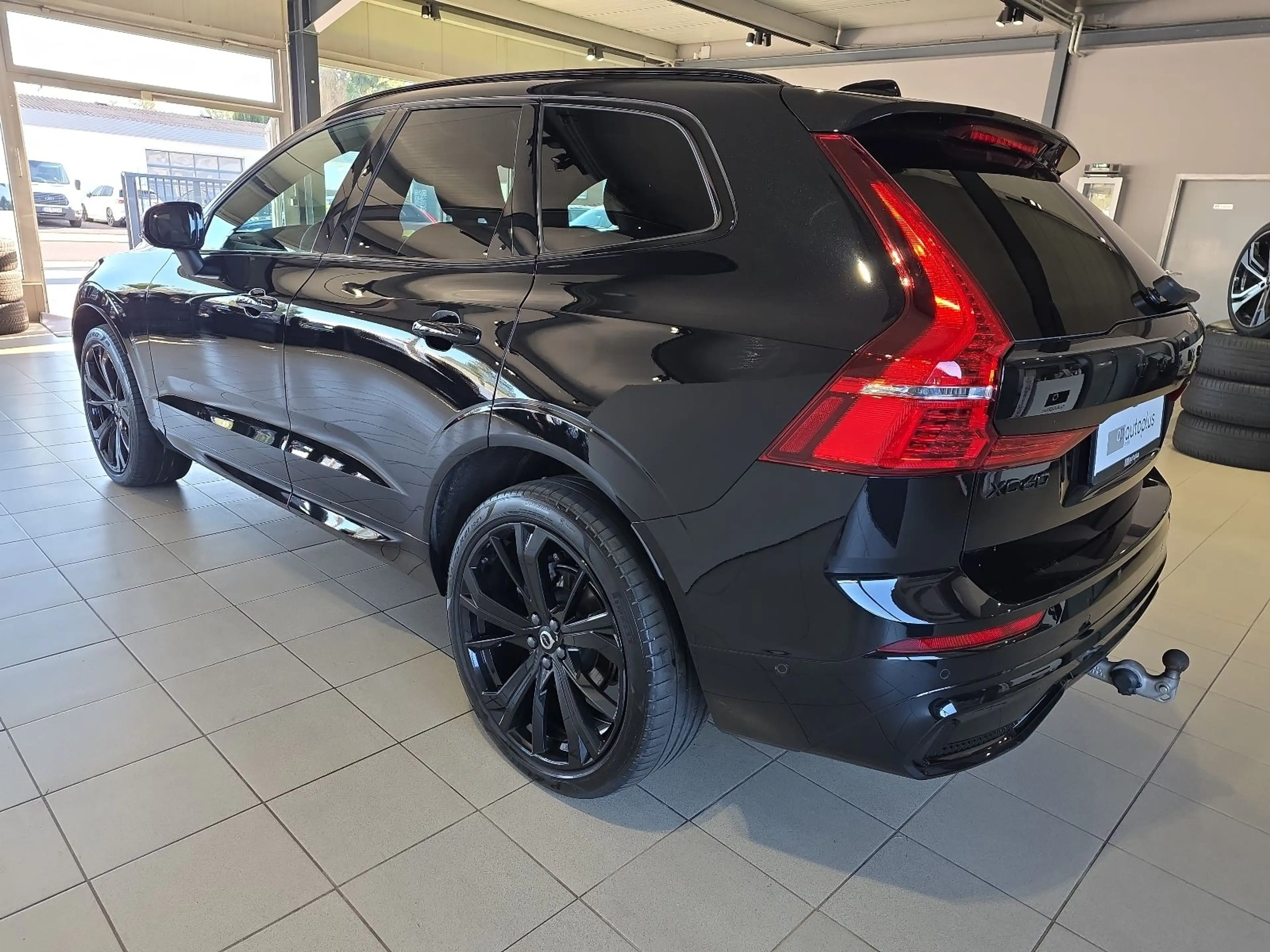 Volvo XC60 B5 Plus Black Edition AWD BLIS AHK Nappa — photo 10