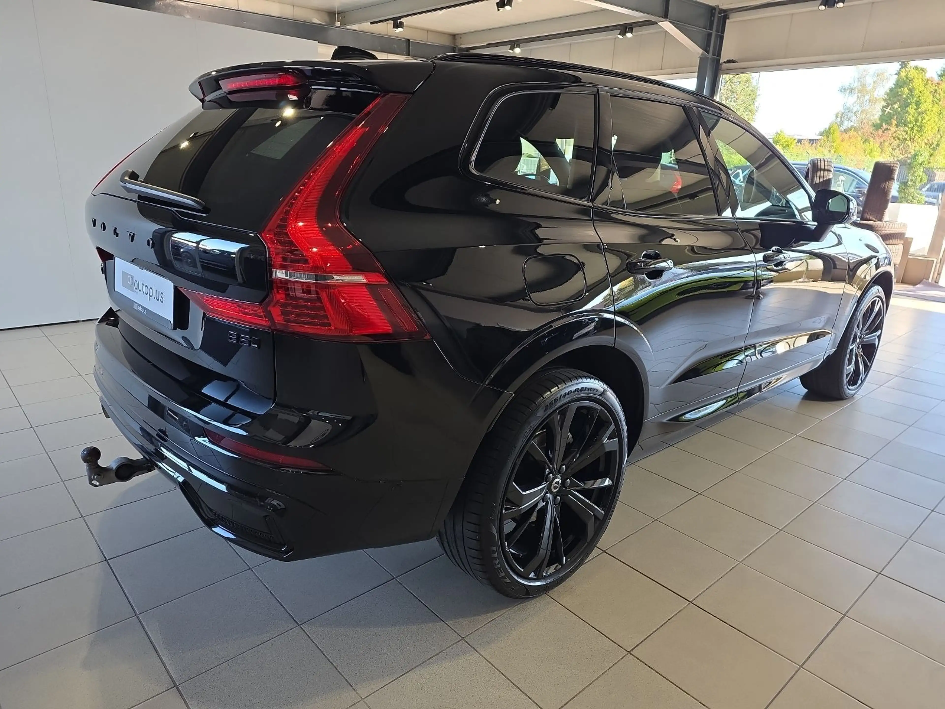 Volvo XC60 B5 Plus Black Edition AWD BLIS AHK Nappa — photo 6
