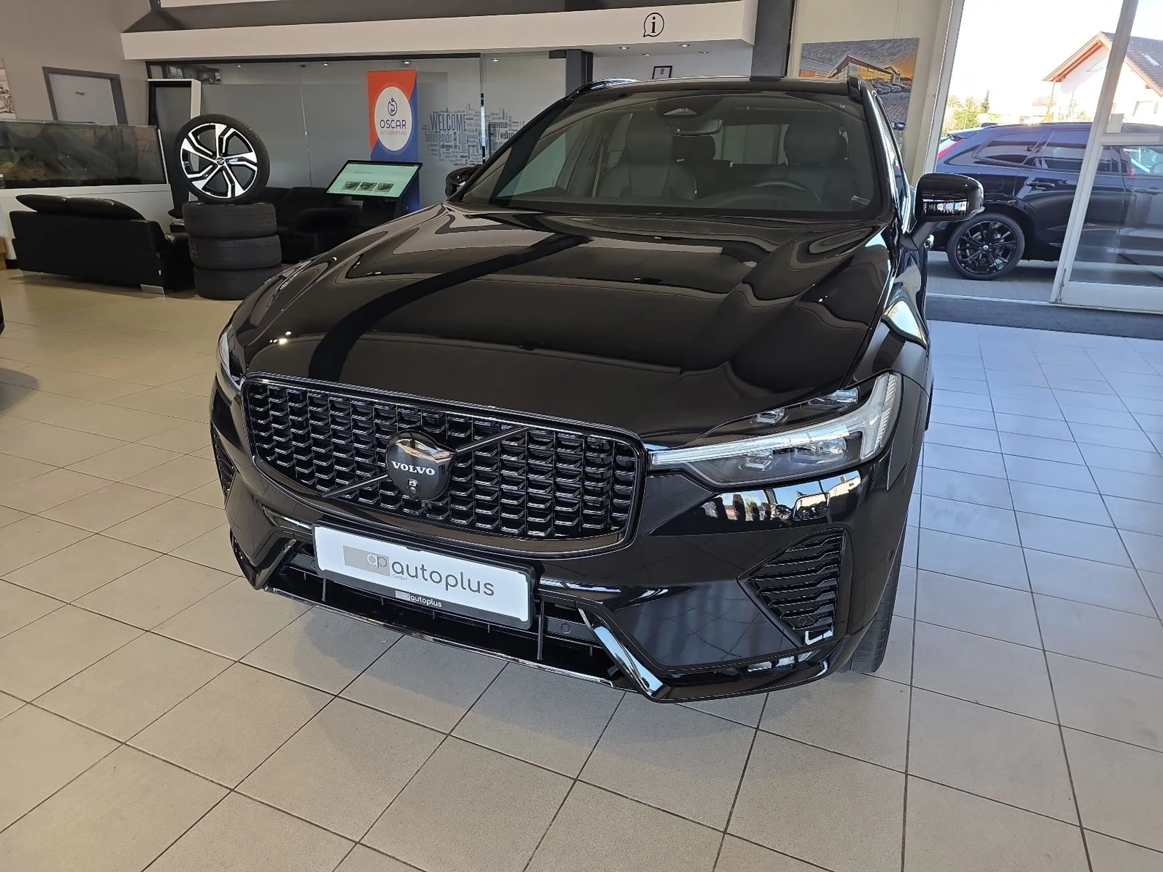 Volvo XC60 B5 Plus Black Edition AWD BLIS AHK Nappa — photo 2