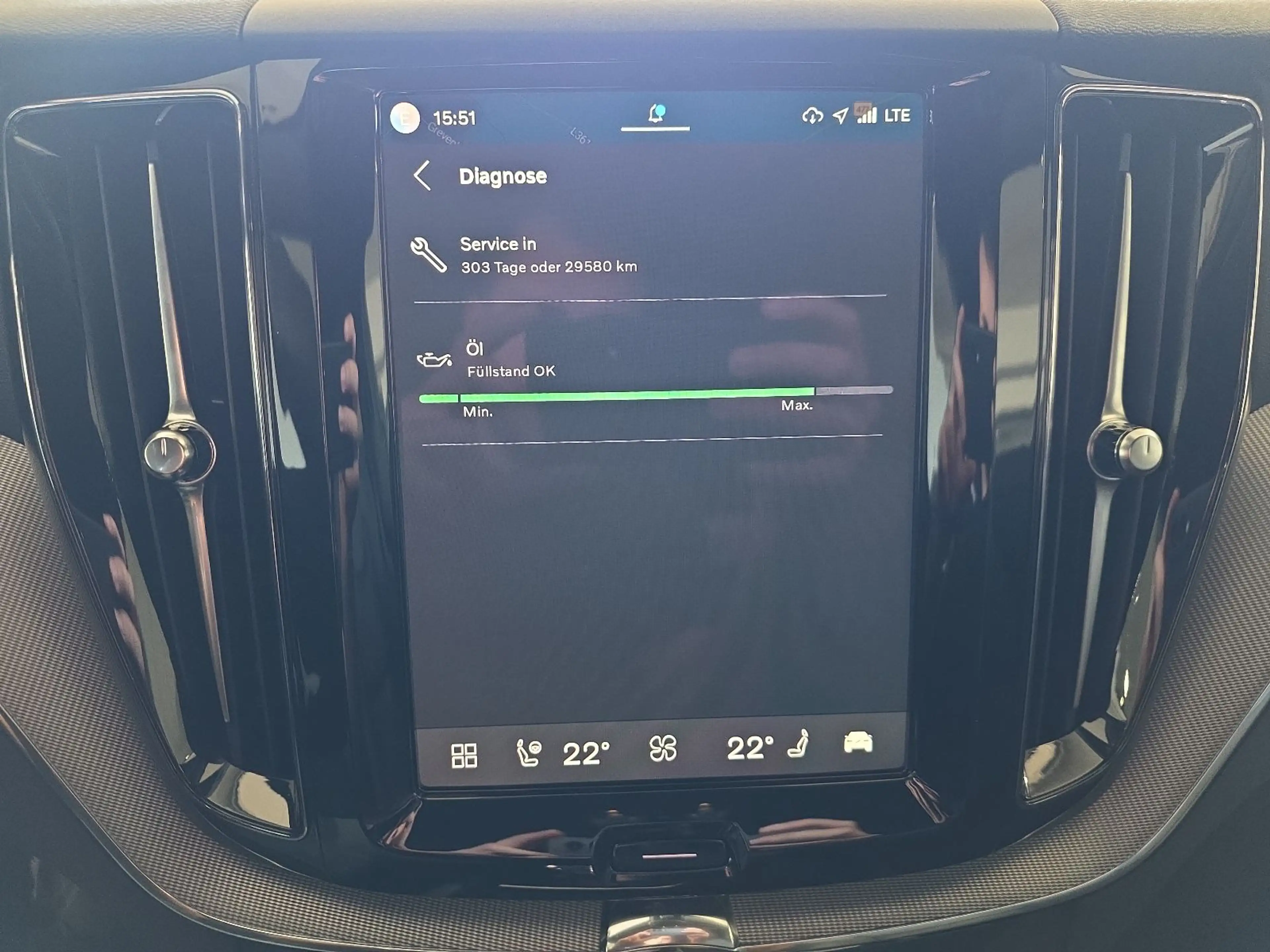 Volvo XC60 B5 Plus Black Edition AWD BLIS AHK Nappa — photo 29