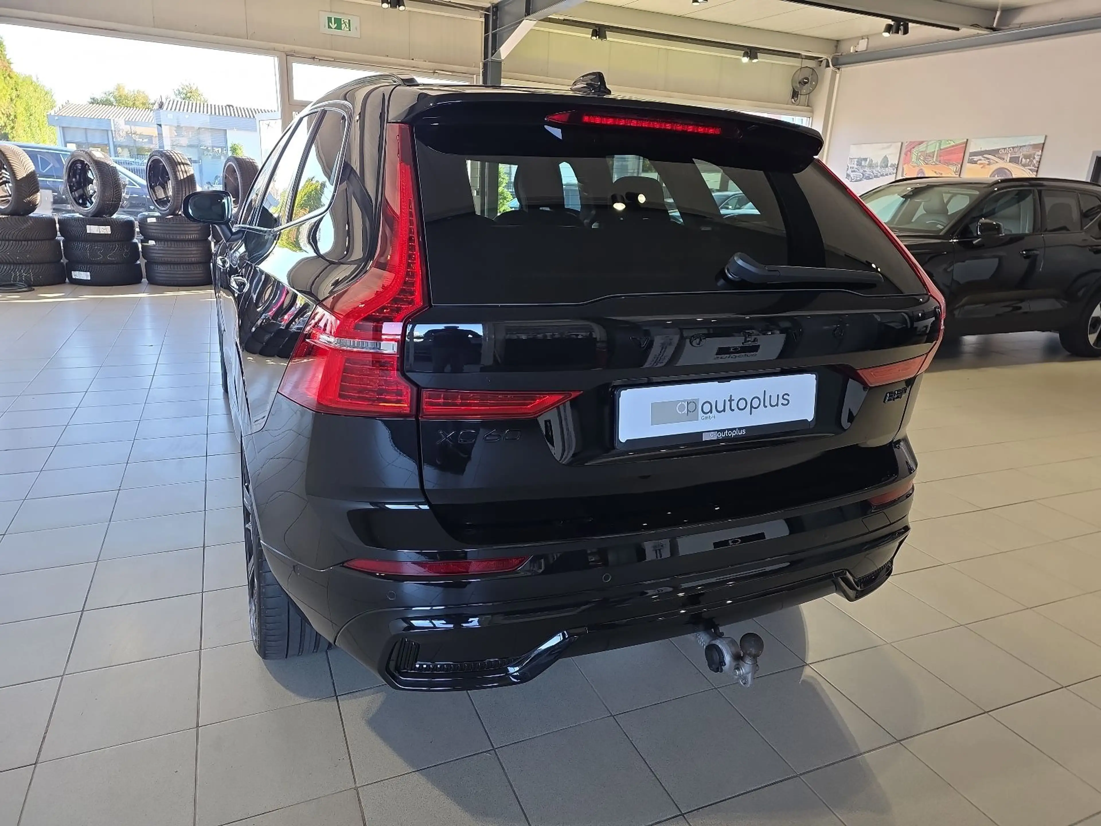 Volvo XC60 B5 Plus Black Edition AWD BLIS AHK Nappa — photo 9