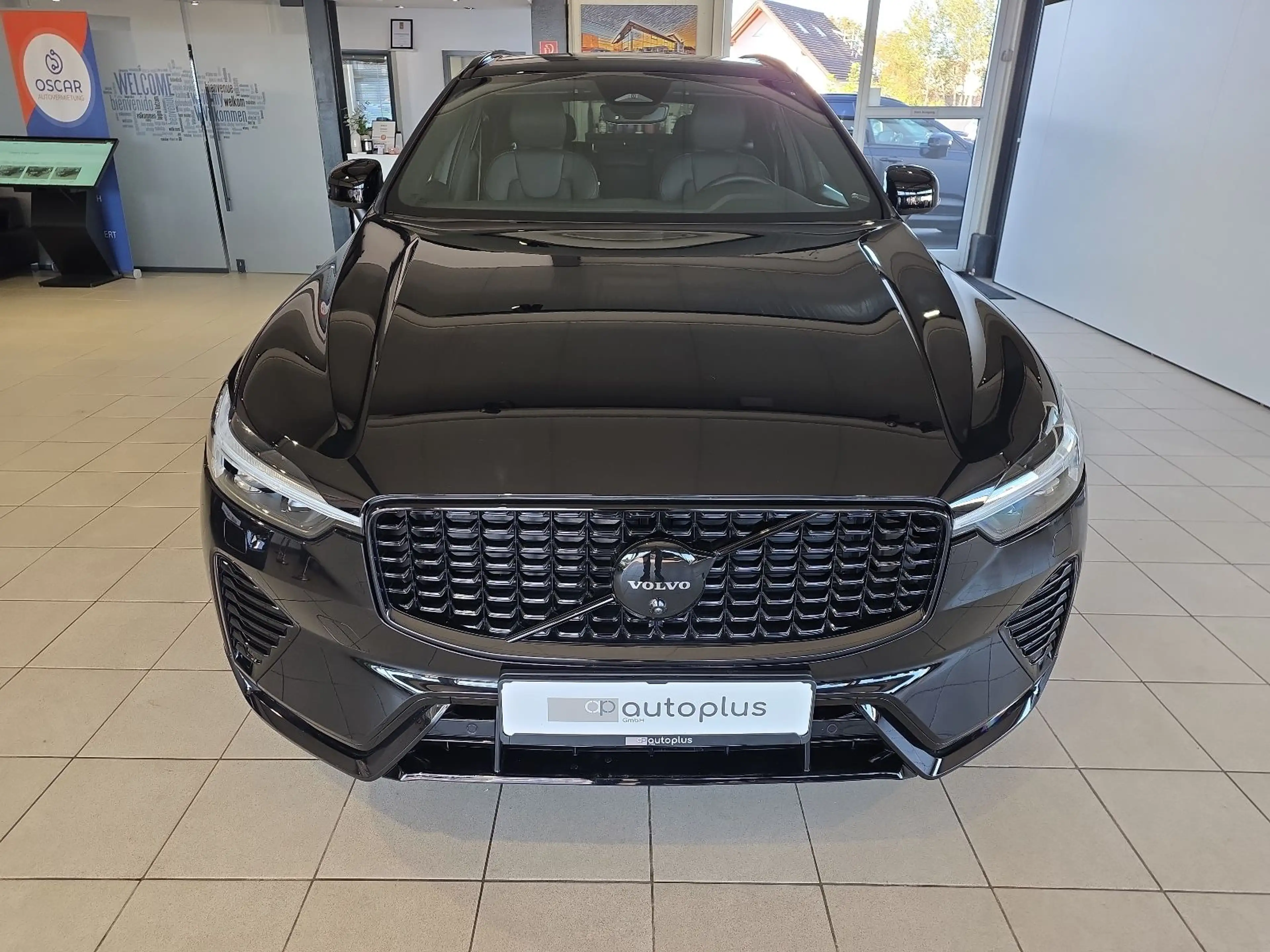 Volvo XC60 B5 Plus Black Edition AWD BLIS AHK Nappa — photo 3