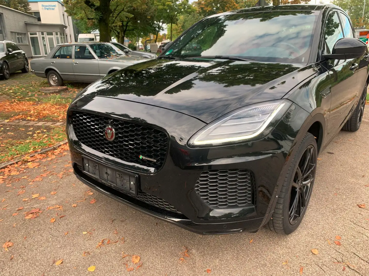 Jaguar E-Pace P300 R-Dynamic AHK *1.Hand* Schwarz - 2