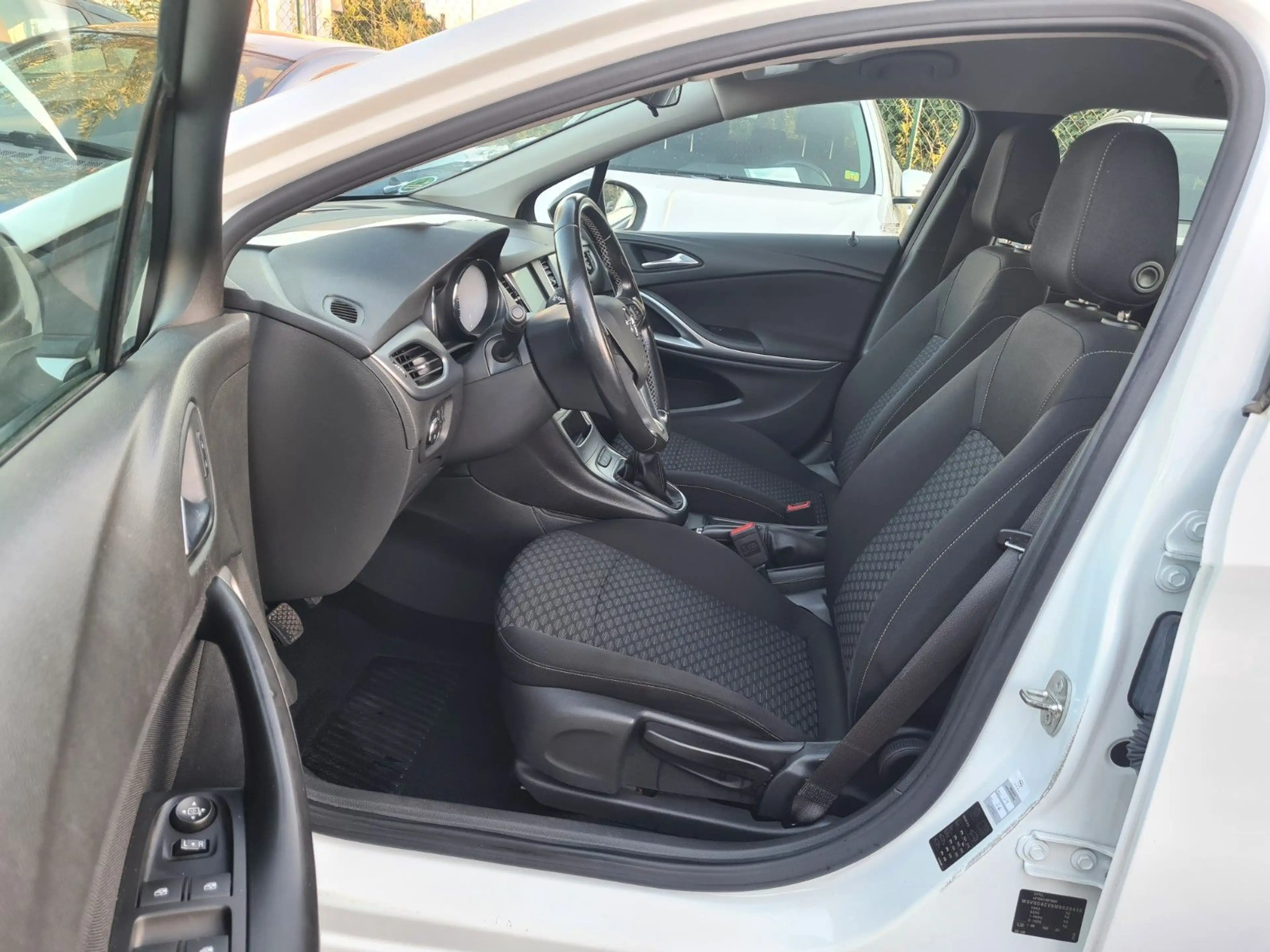 Opel Astra ST 1.5 Diesel 90kW Business Edition — photo 14