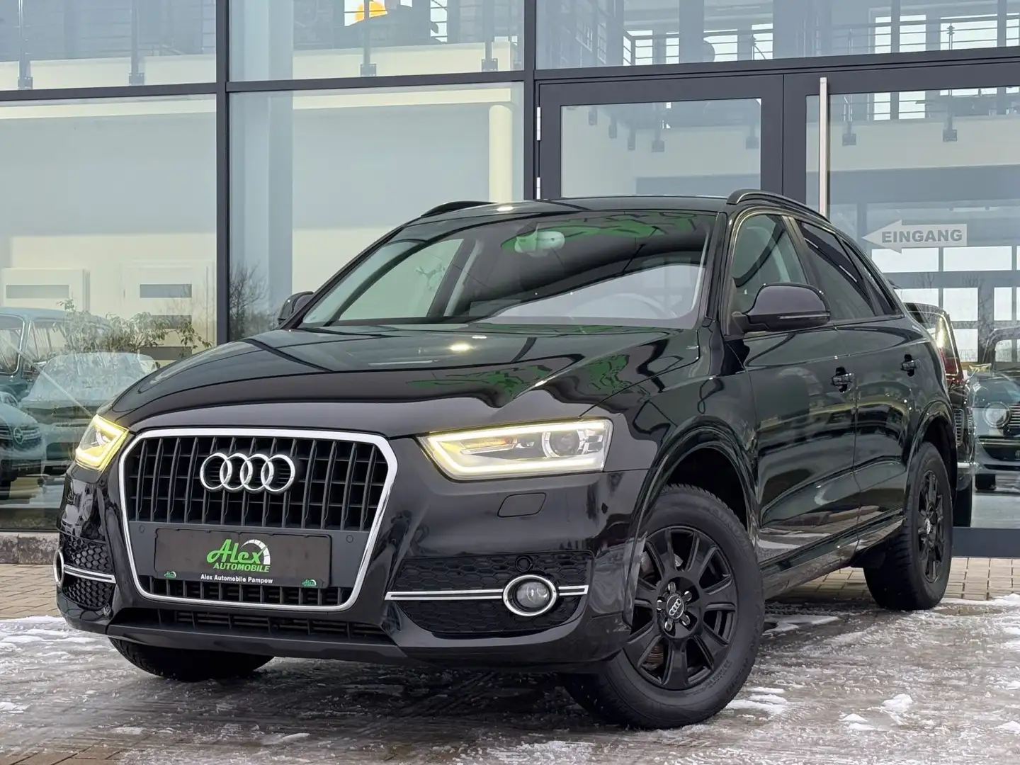 Audi Q3 2.0 TFSI quattro Bi-Xenon Navi PDC Alcantara Schwarz - 1