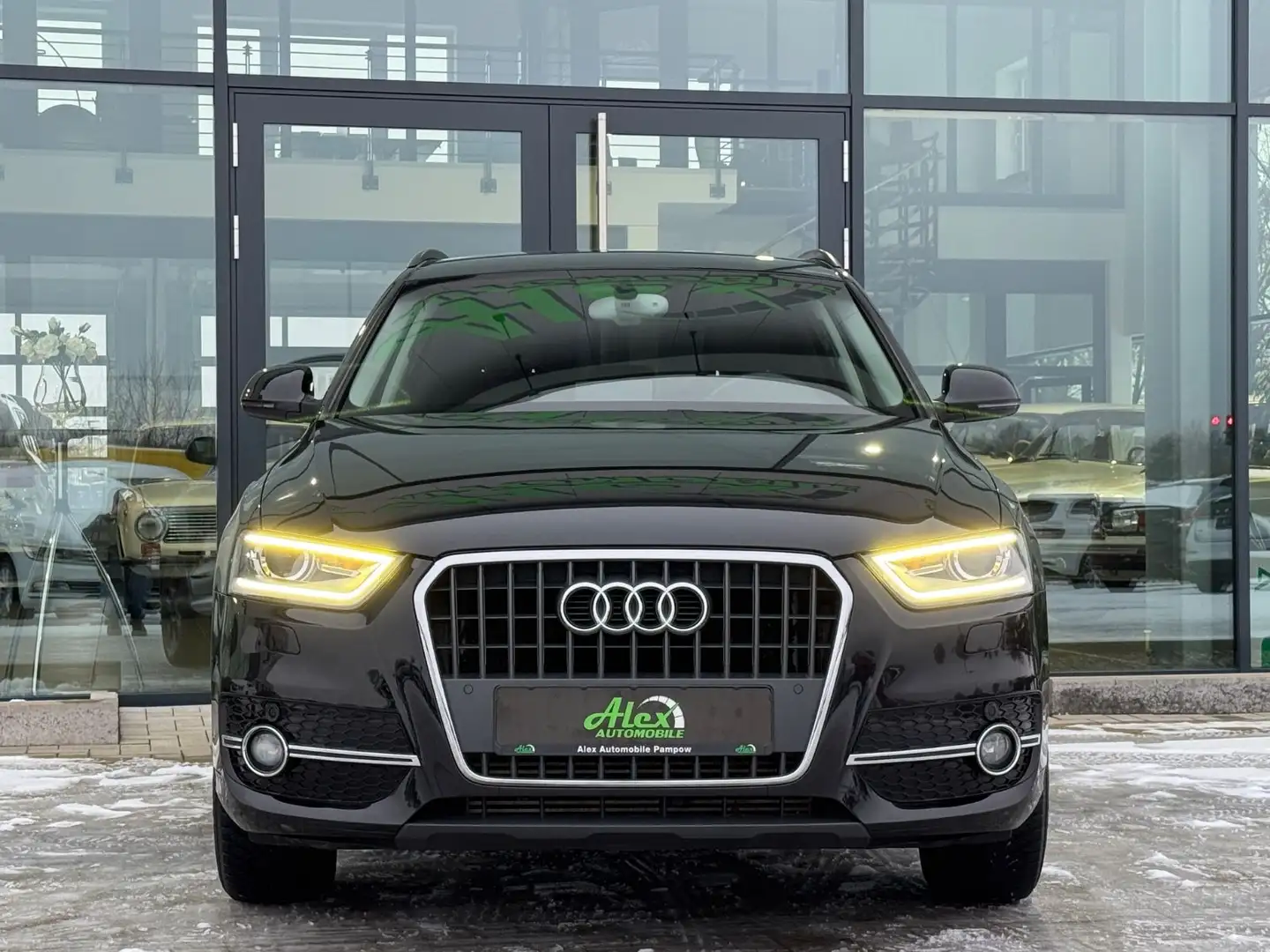 Audi Q3 2.0 TFSI quattro Bi-Xenon Navi PDC Alcantara Schwarz - 2