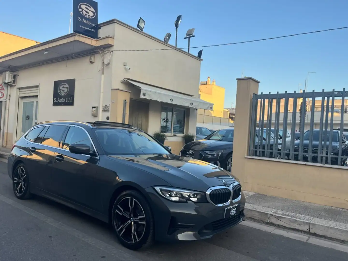 BMW 318 d Touring Sport *TETTO APRIBILE* Grijs - 1