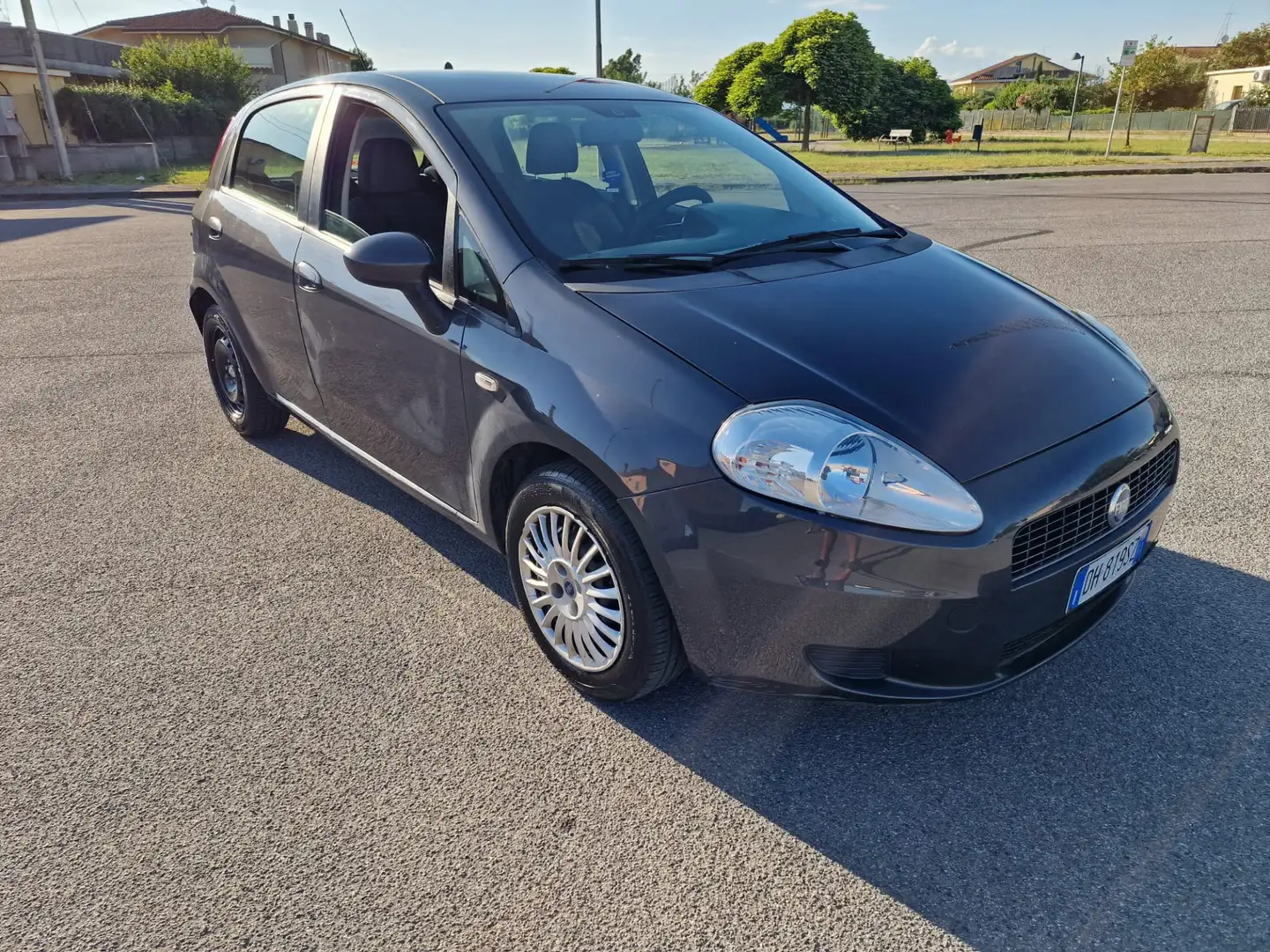 Fiat Grande Punto 5p 1.2 Active c/clima 65cv - 1