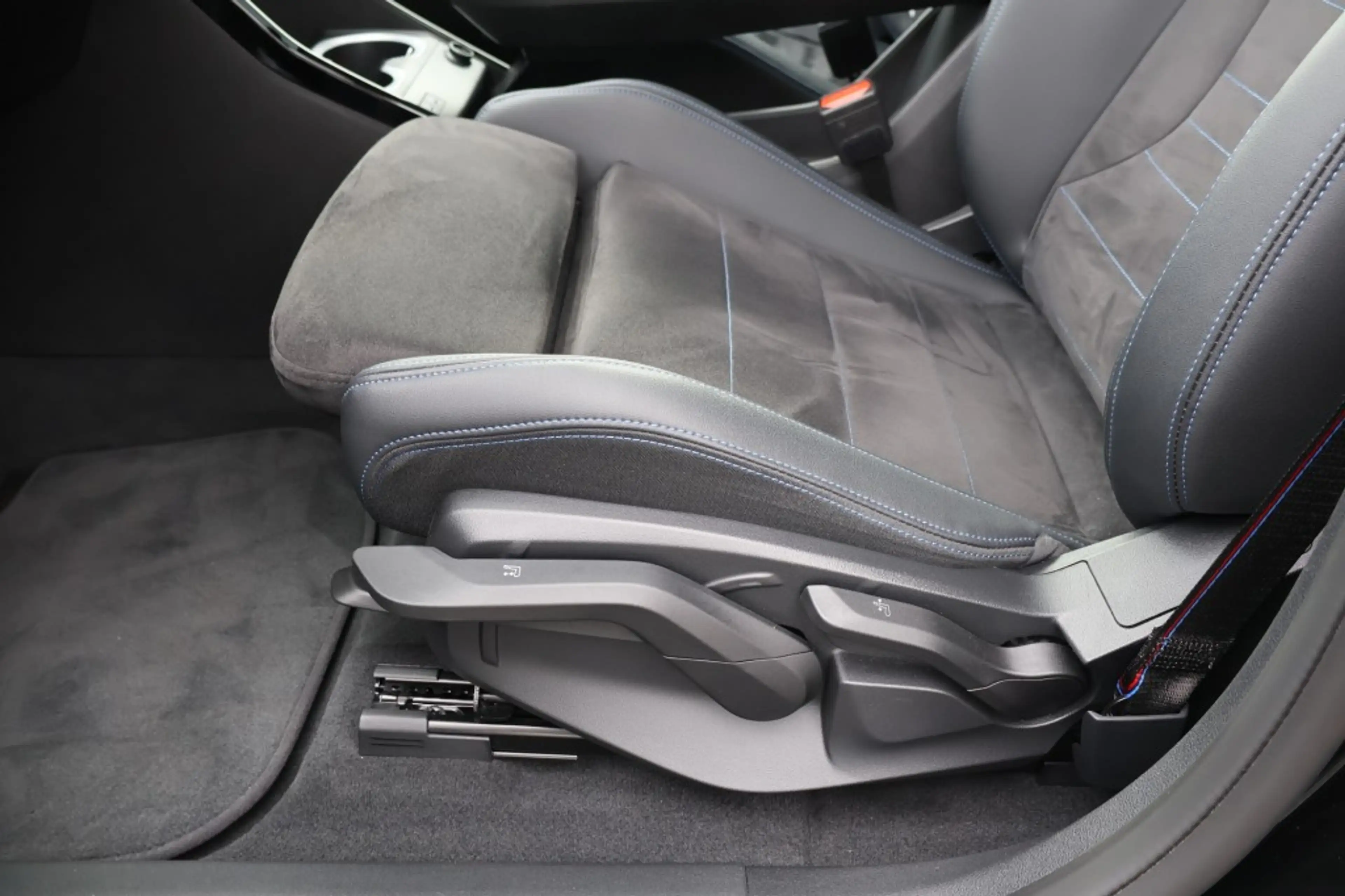 BMW X1 xRdrive 30e Sportpakket Pro / Panodak / Trekhaak w — photo 28