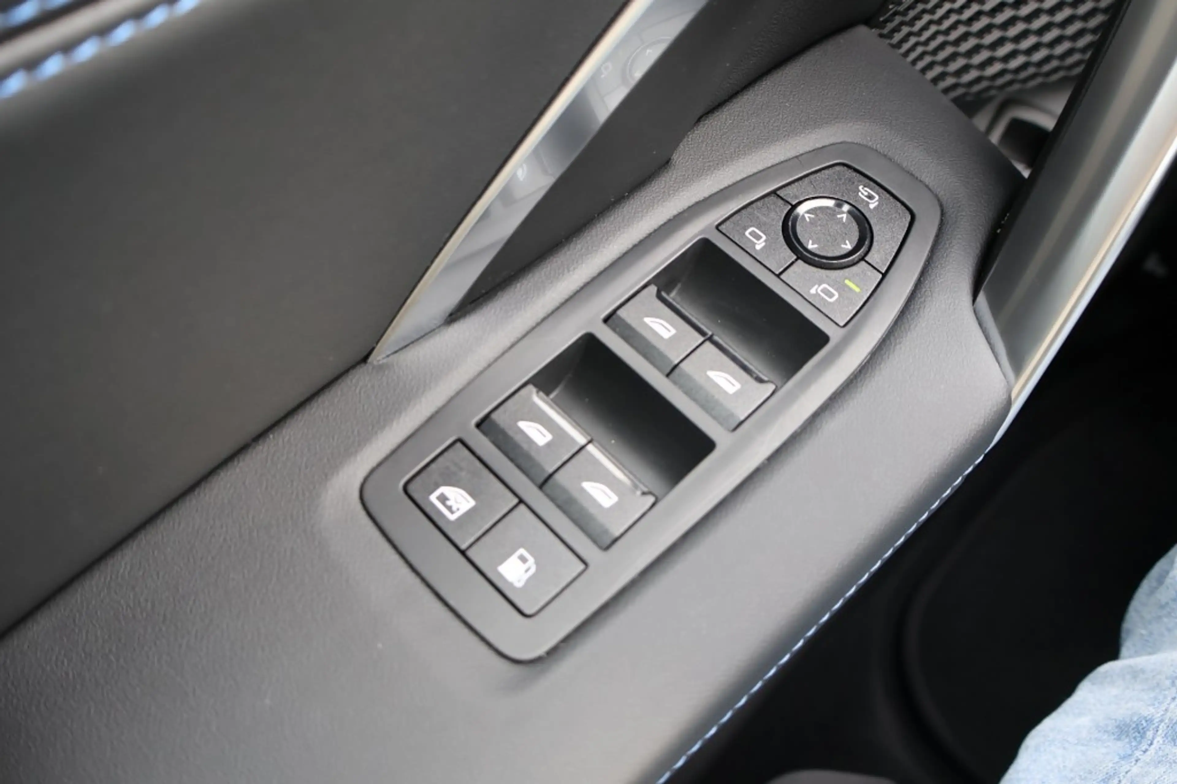 BMW X1 xRdrive 30e Sportpakket Pro / Panodak / Trekhaak w — photo 23