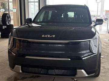 Land w-Plus Package AWD