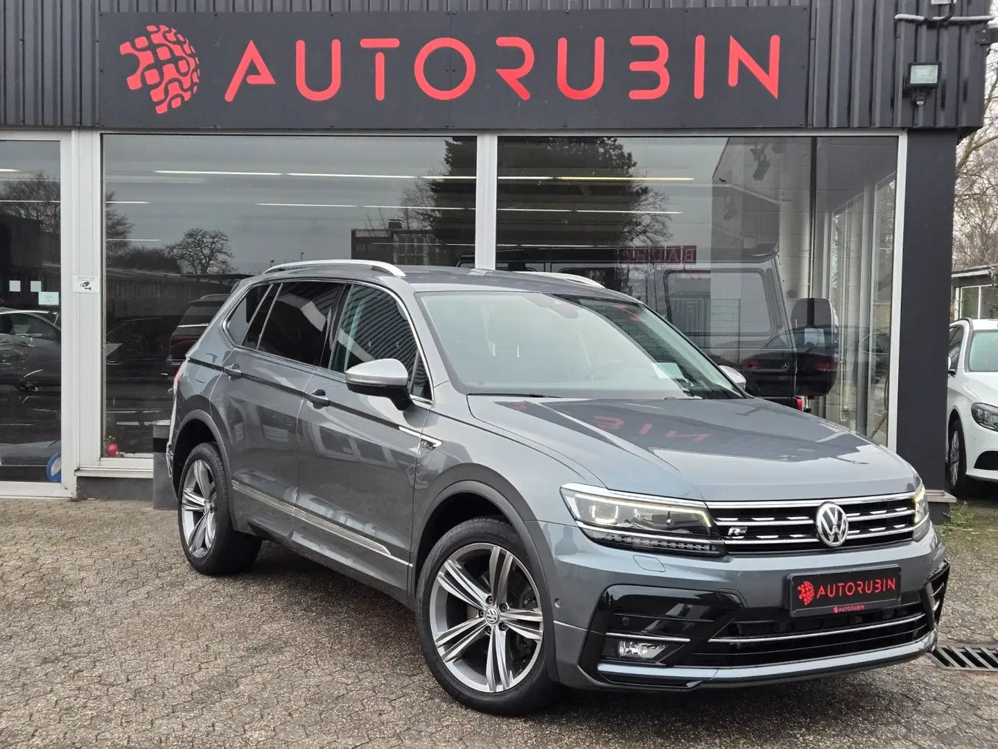 Volkswagen Tiguan Allspace Highline 4Motion R-LINE/7-SITZER Grau - 1