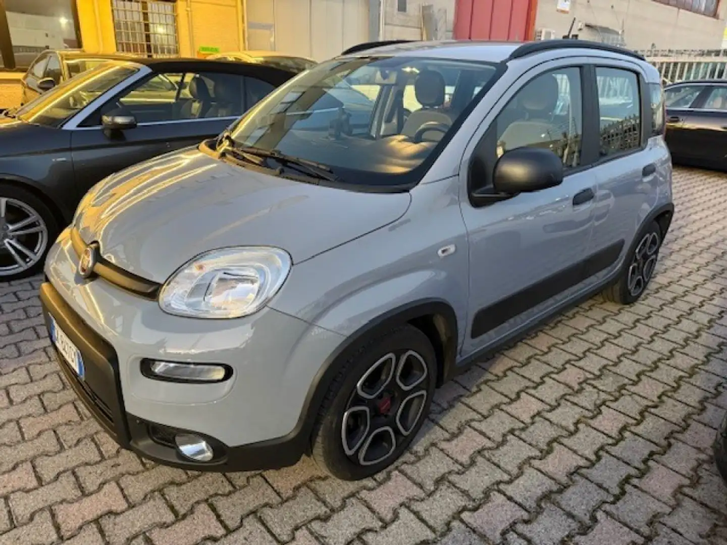 Fiat Panda 1.0 FireFly S&S Hybrid City Life Grau - 1
