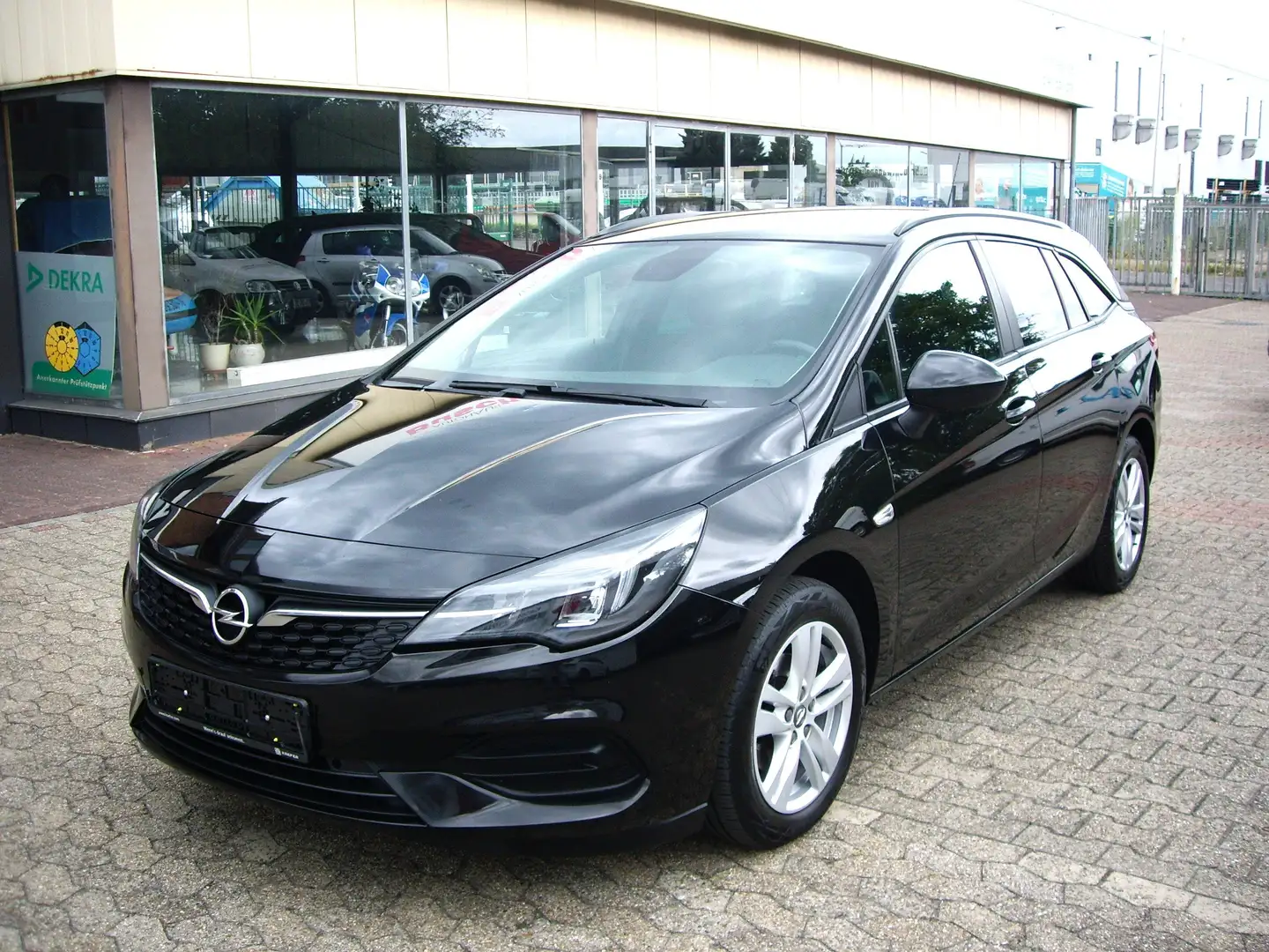Opel Astra Astra Diesel 1.5 D ST Automatik LED AHK Černá - 1