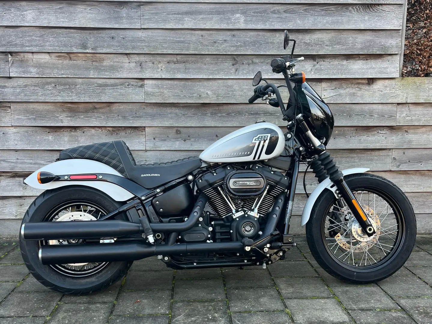 Harley-Davidson Street Bob Fxbbs 114 m8 softail Blanco - 1
