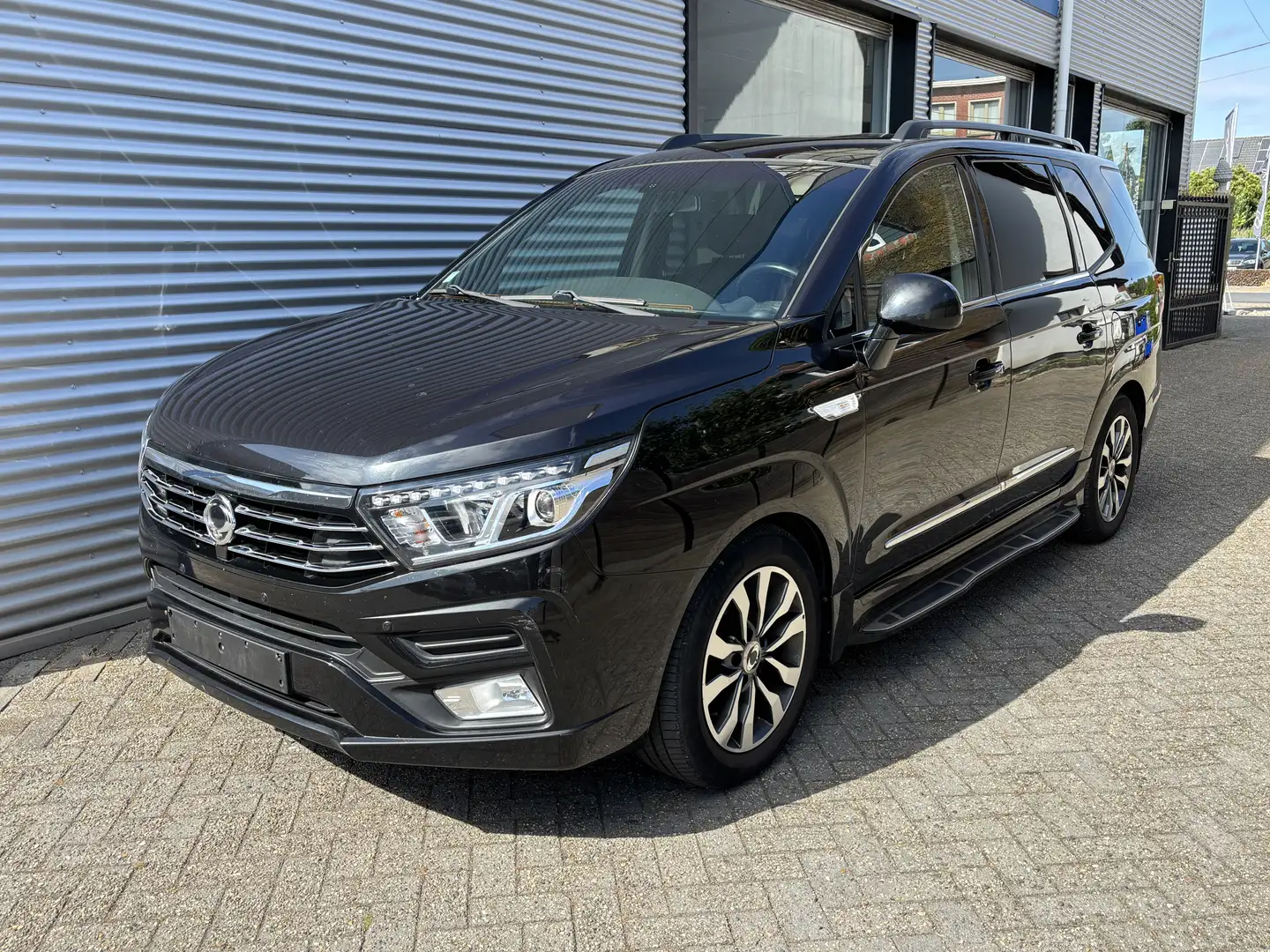 SsangYong Rodius 2.2 e-XDi220 Automaat Turismo - Trekhaak Noir - 1