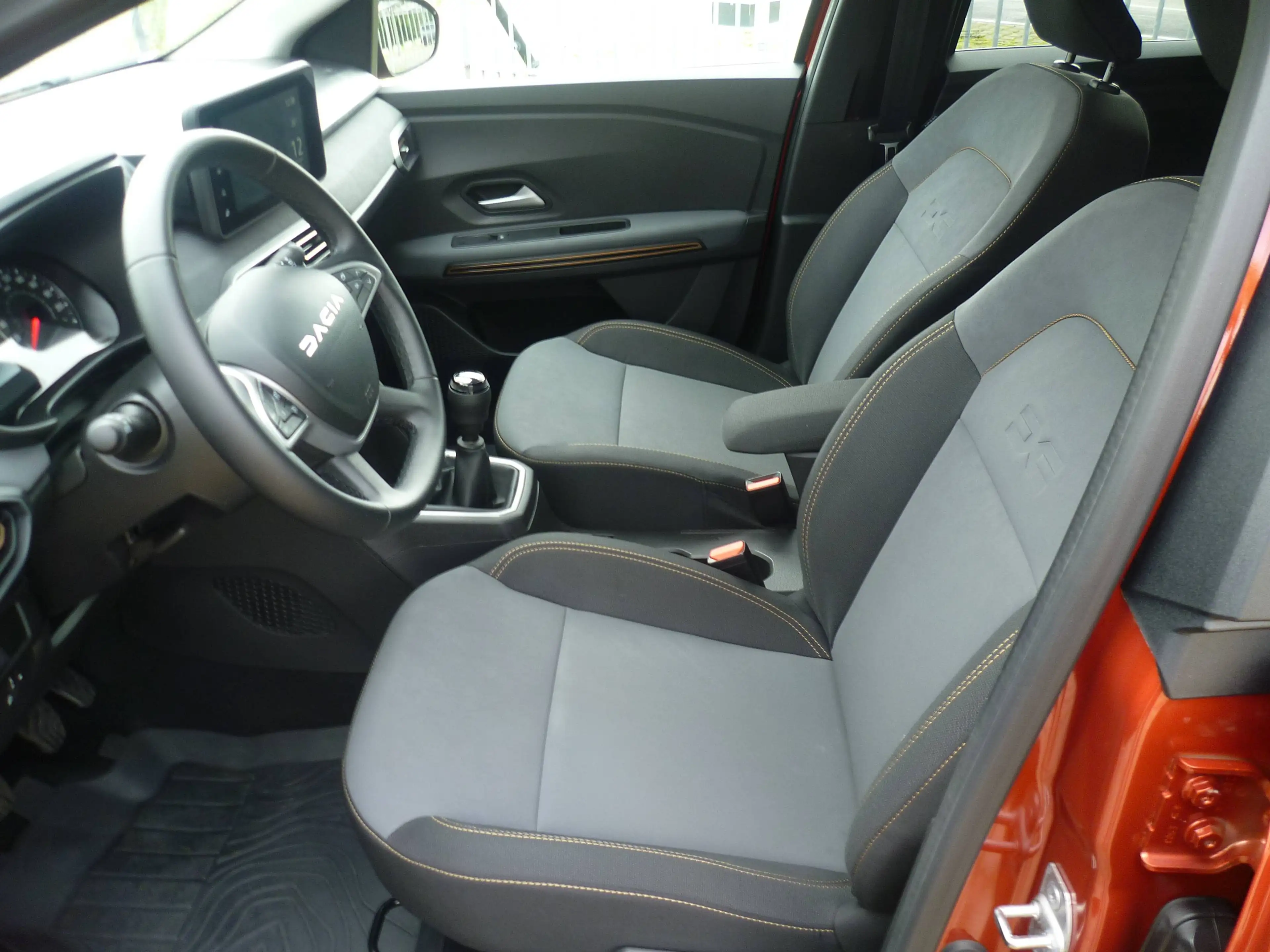 Dacia Jogger TCe 110 Extreme — photo 8